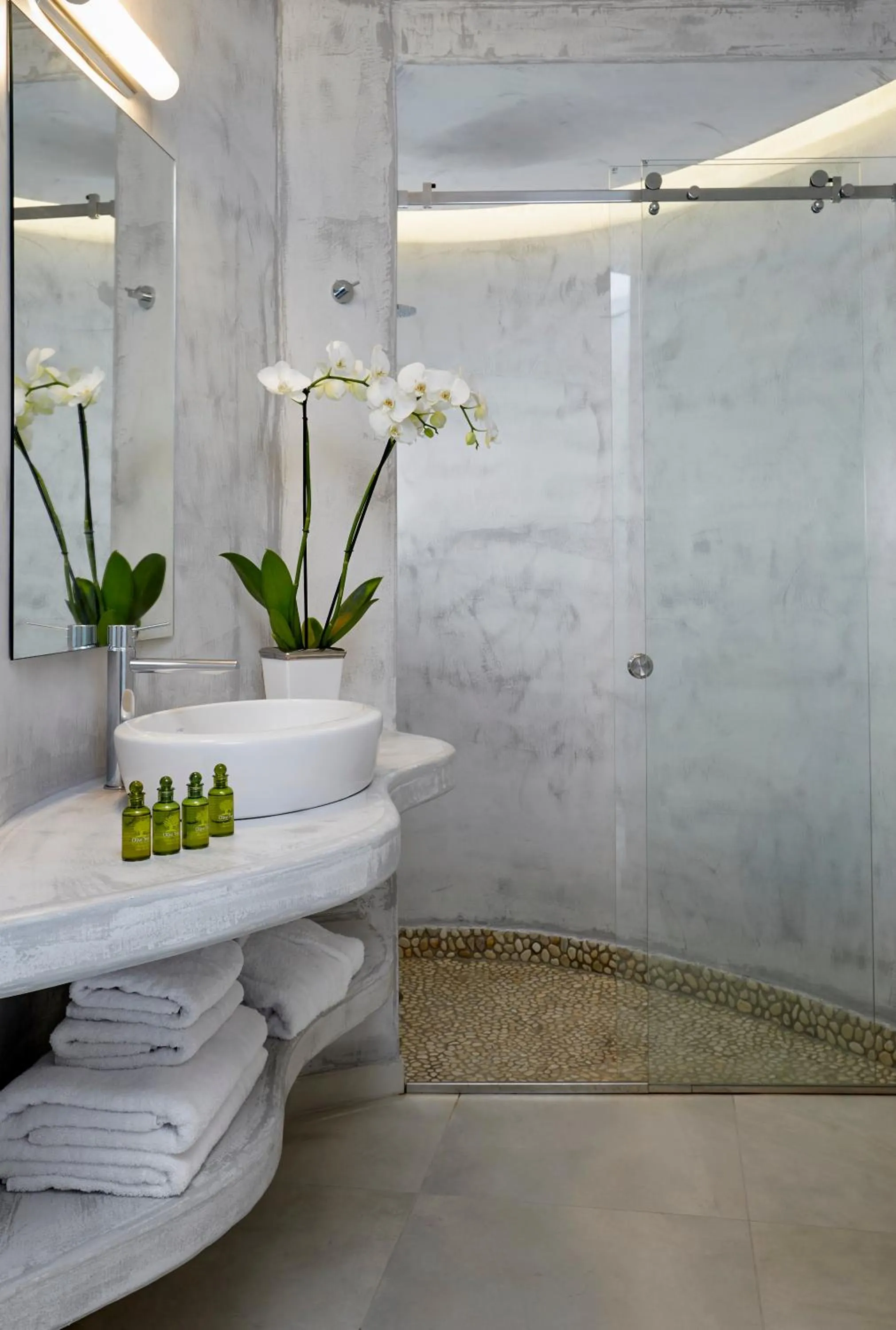 Shower in Aperanto Suites