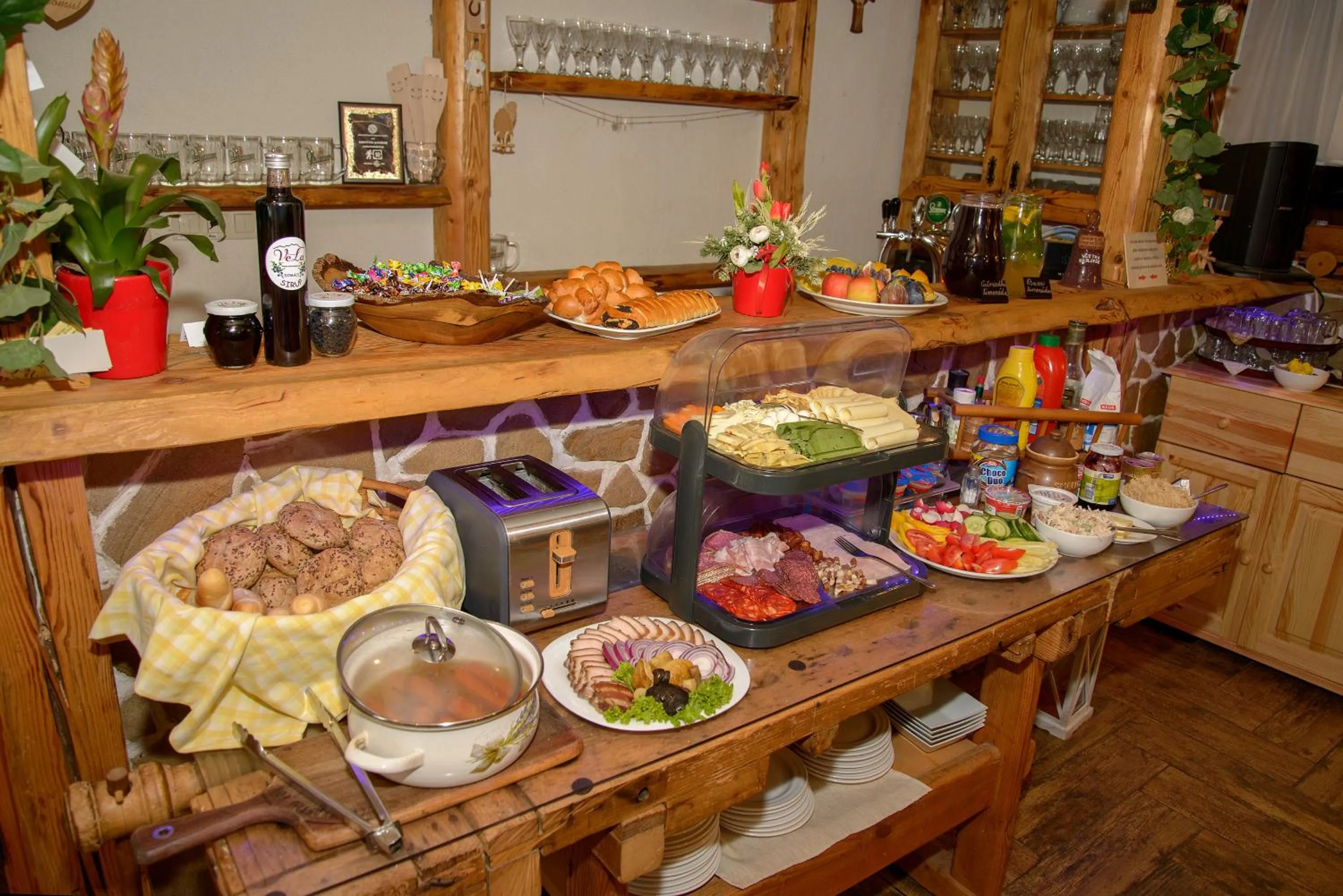 Restaurant/places to eat in VeLa