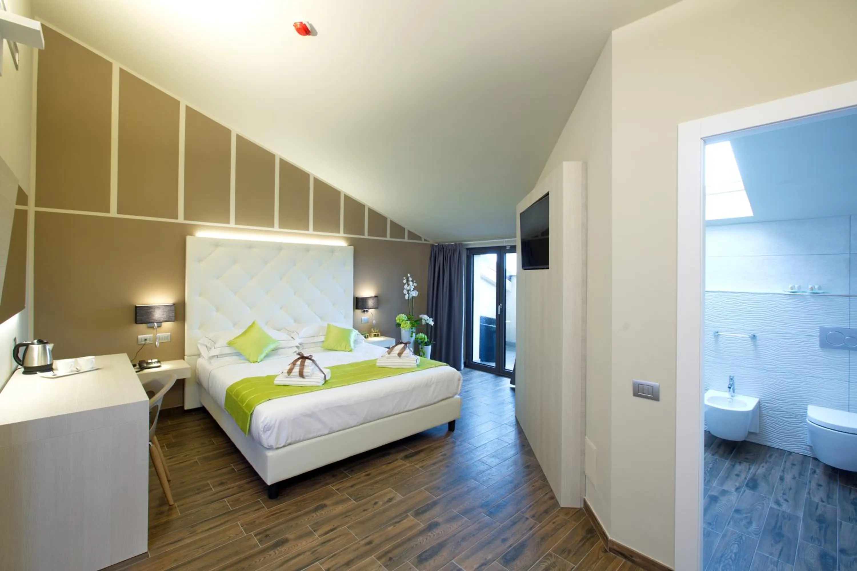 Shower, Bed in Hotel Terre Dei Salici