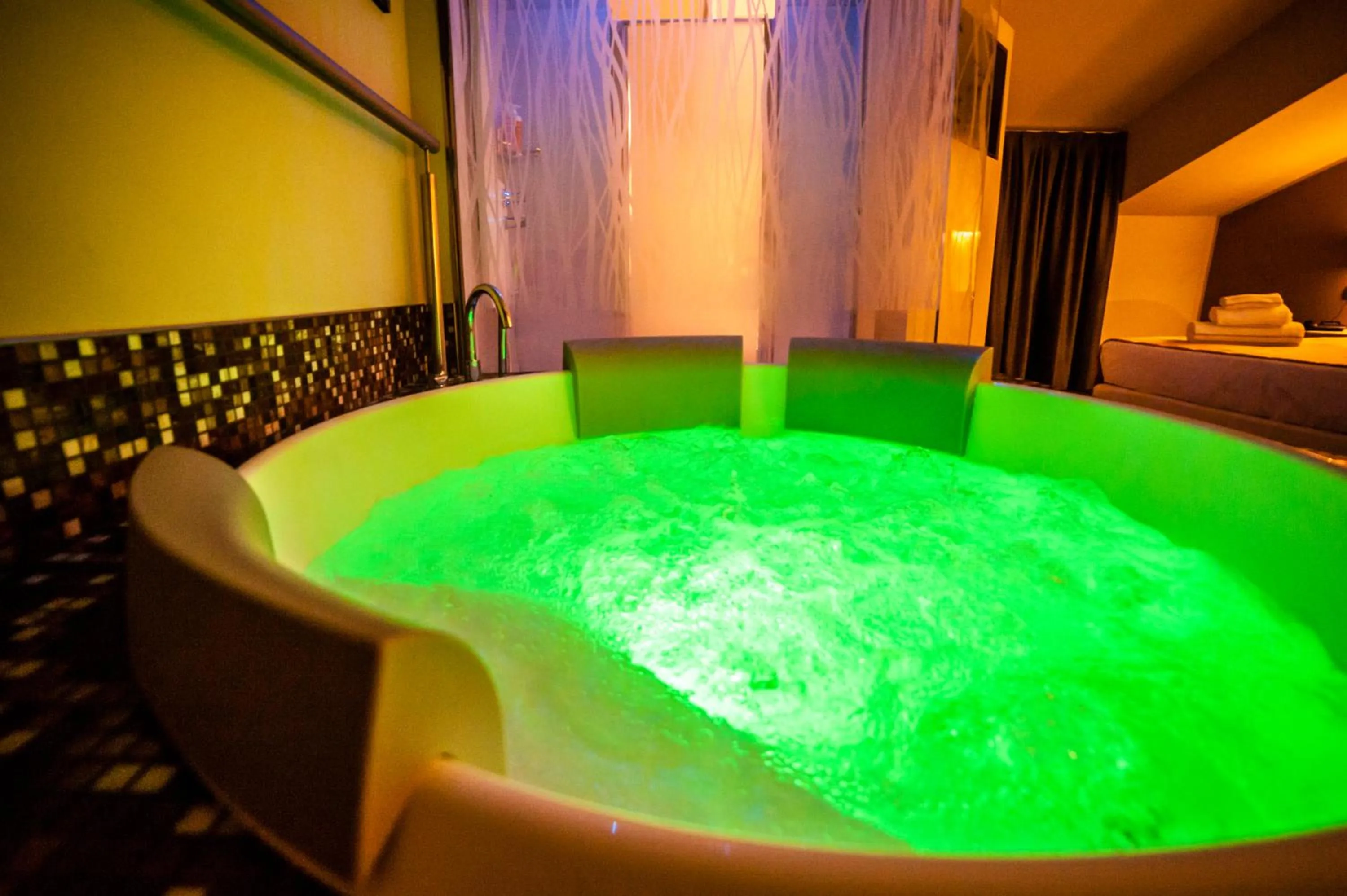 Hot Tub in Hotel Terre Dei Salici