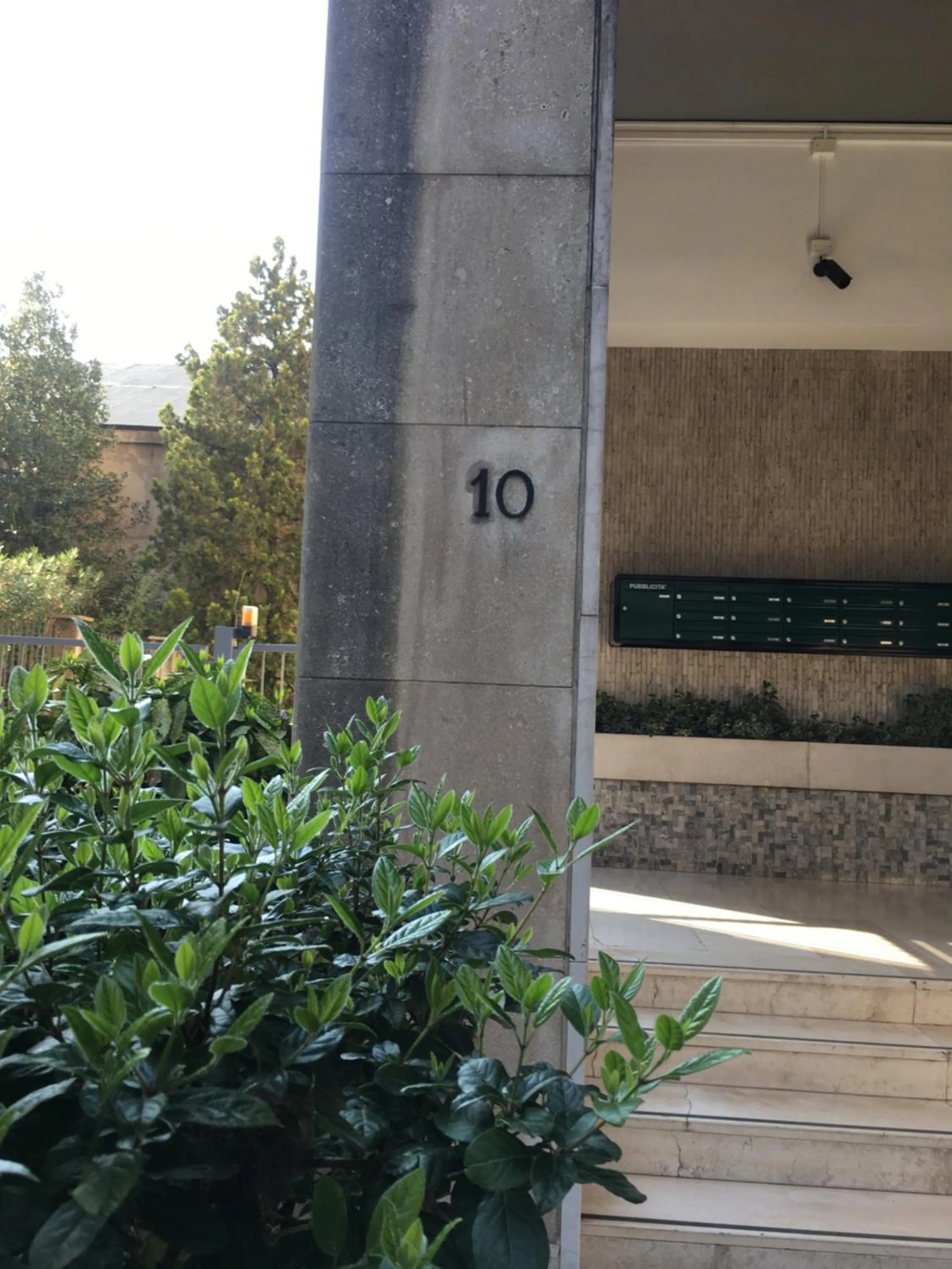 Facade/entrance in Simoni 10