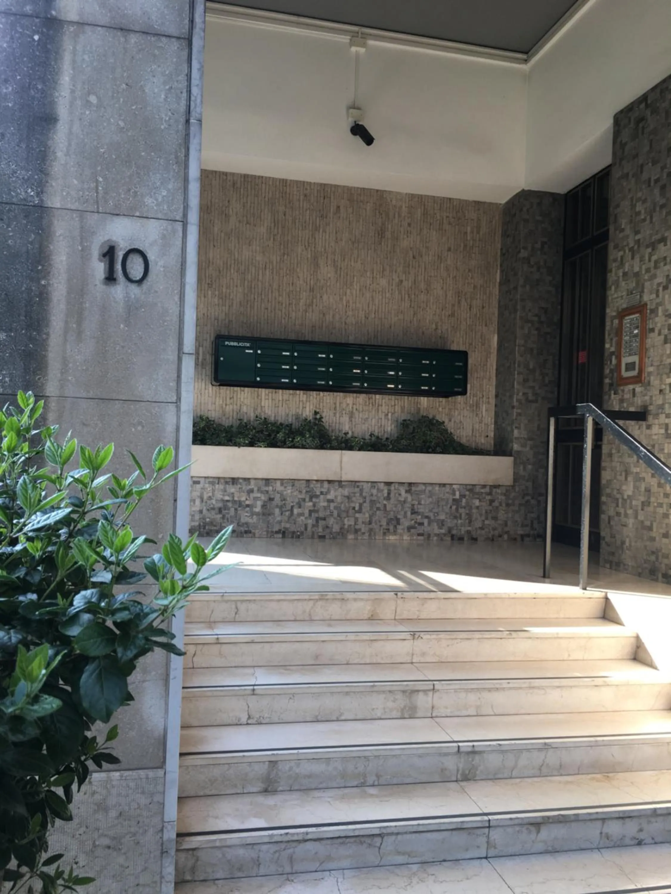 Facade/entrance in Simoni 10