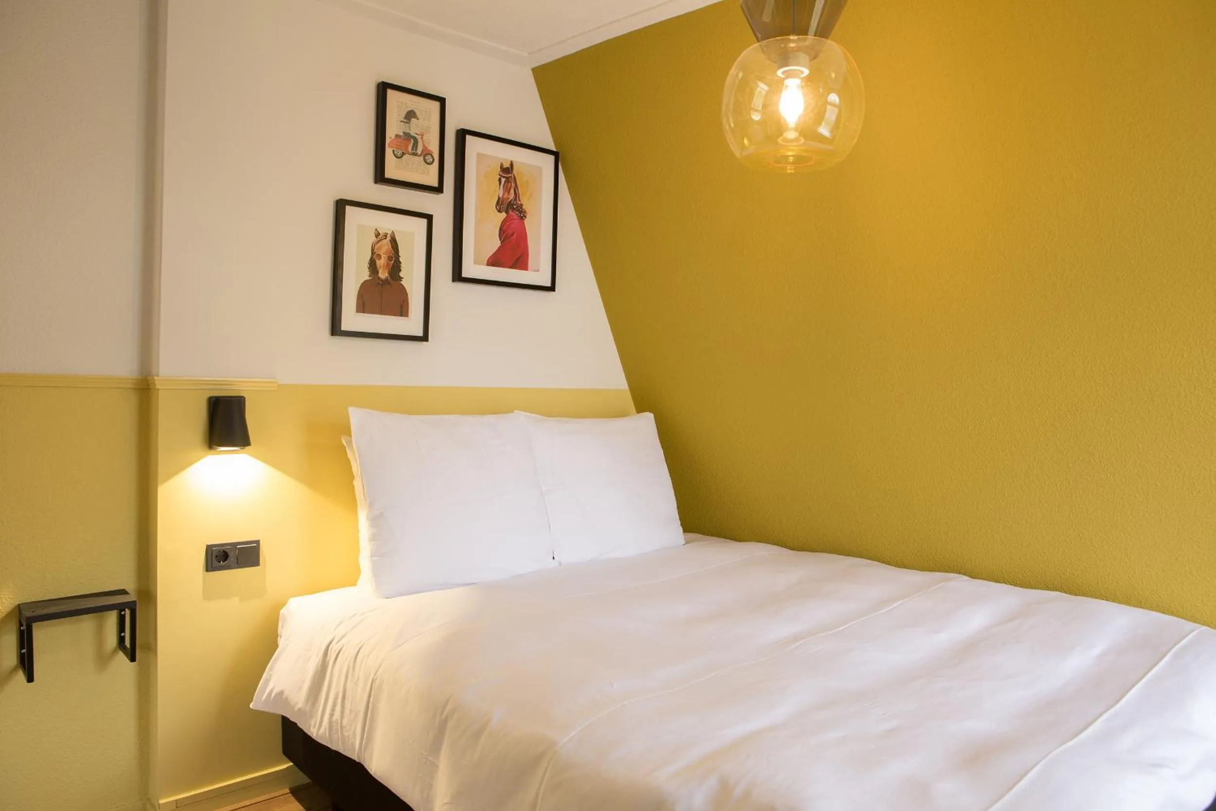 Bedroom, Bed in Little Duke Hotel