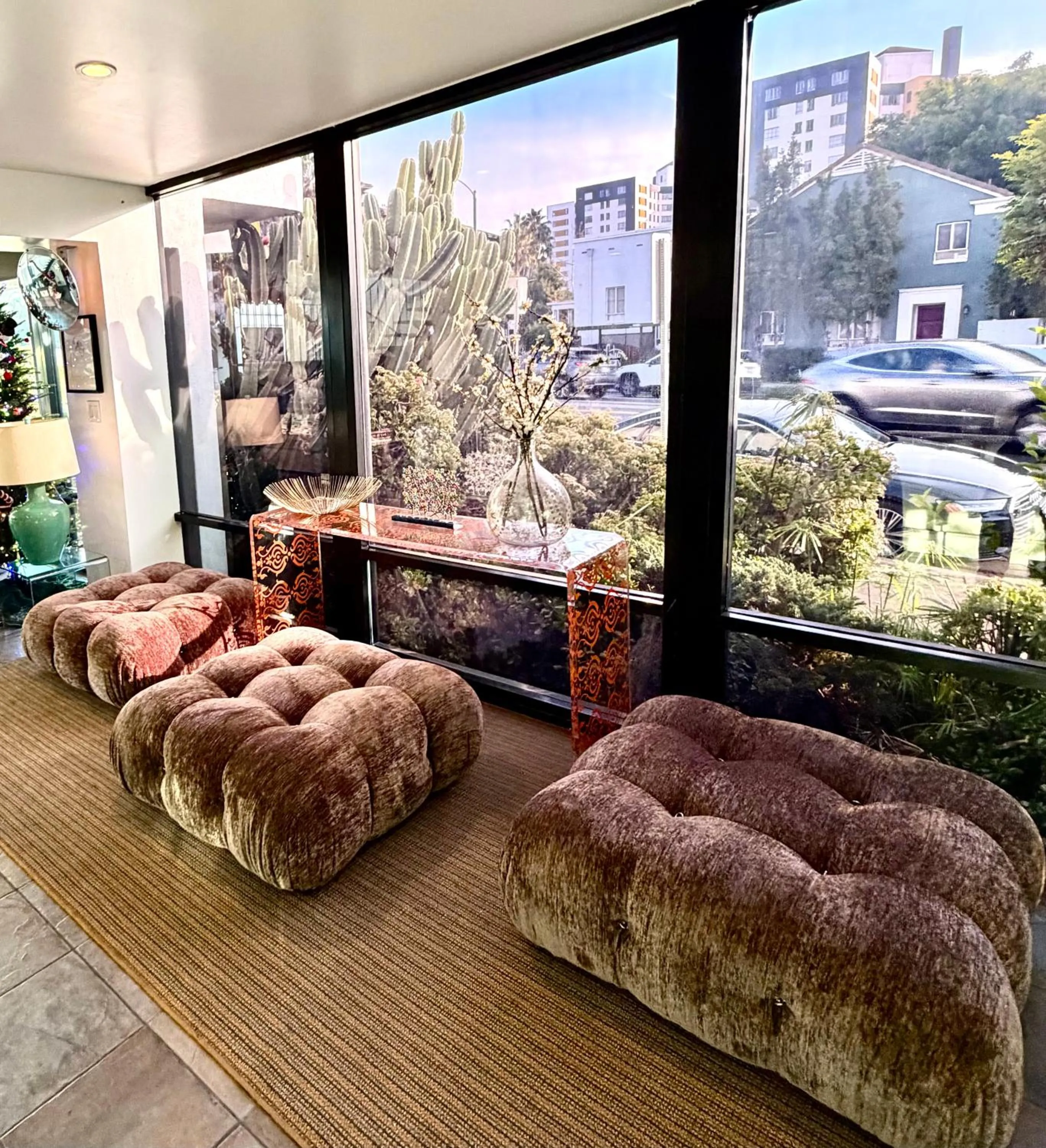 Seating area in Park Plaza Lodge