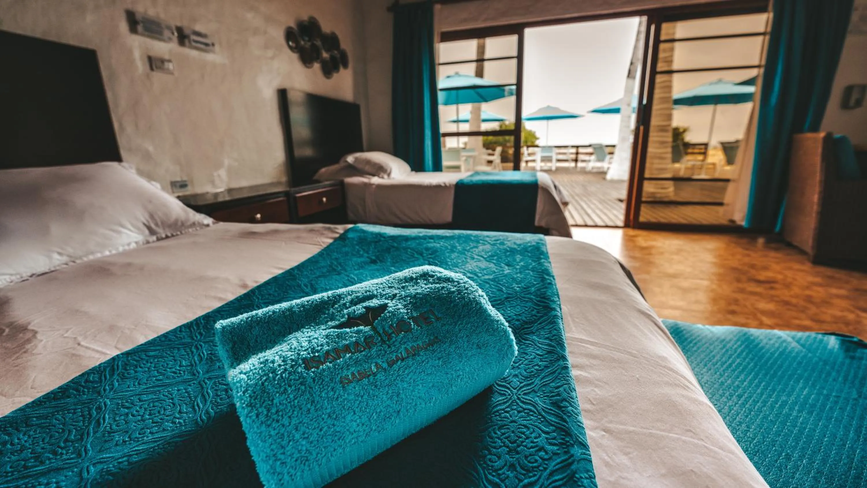 Bed in Hotel Isamar Galapagos Beachfront