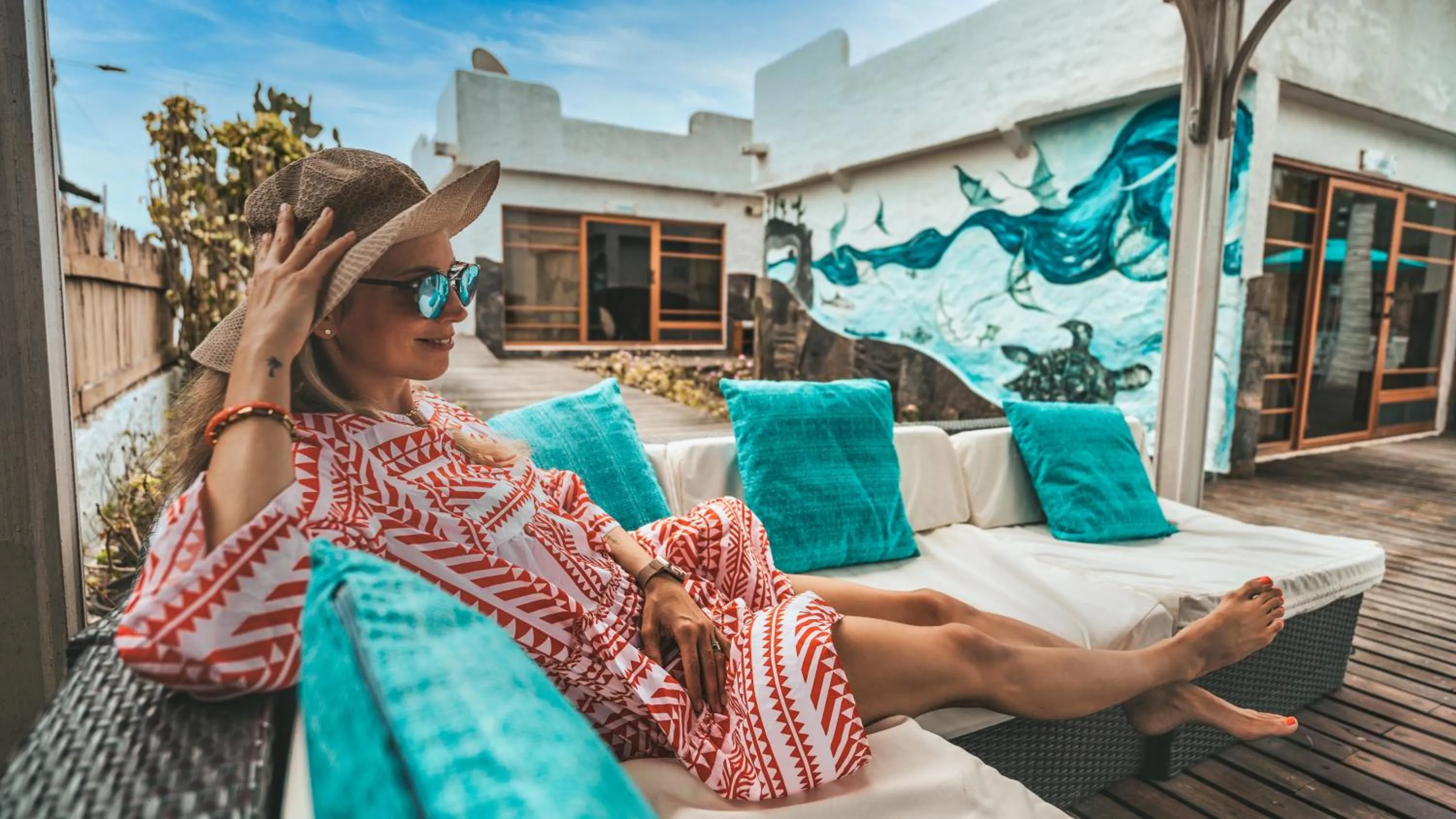 Patio in Hotel Isamar Galapagos Beachfront
