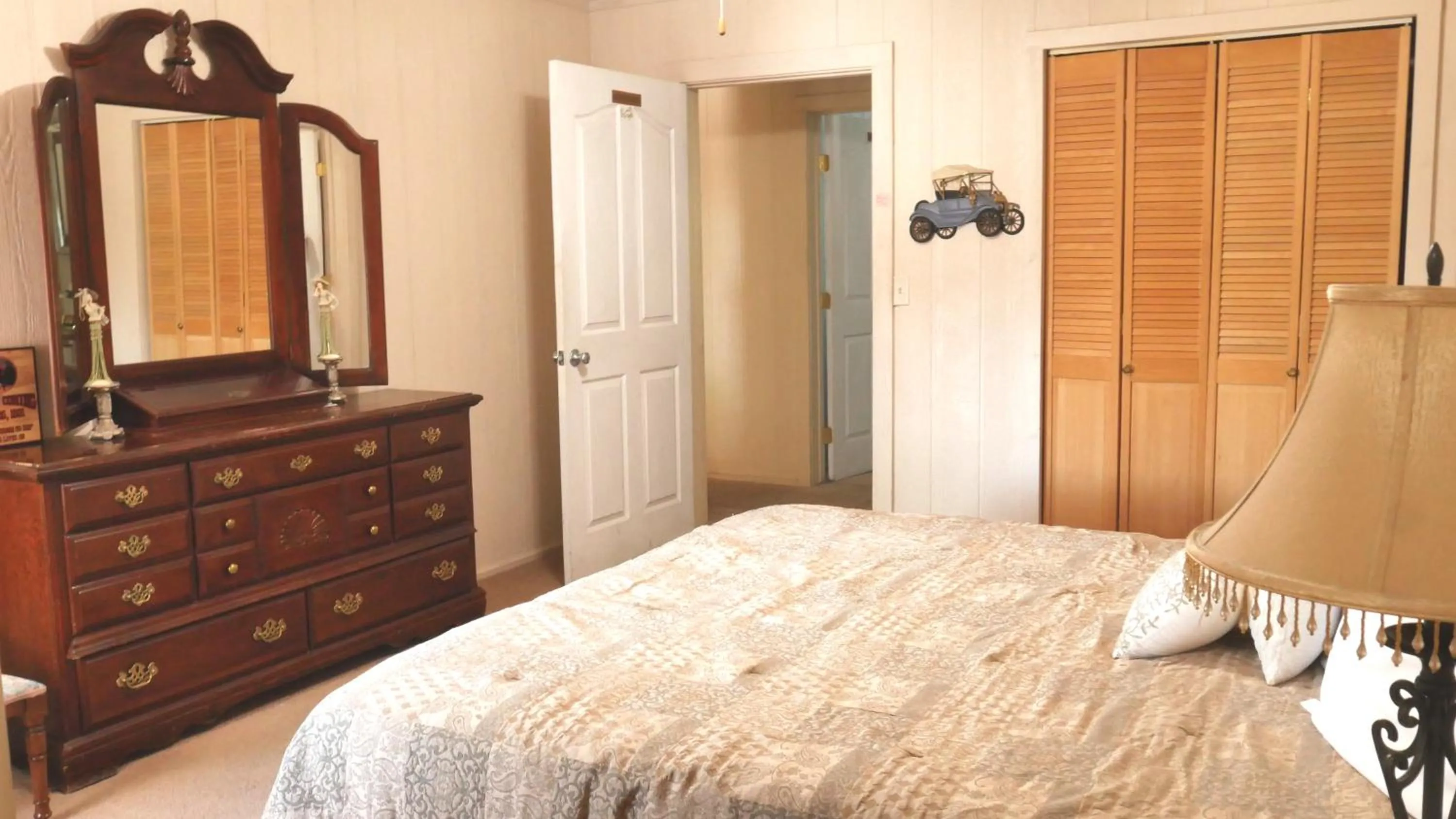 Bed in Tombstone Bordello Bed & Breakfast