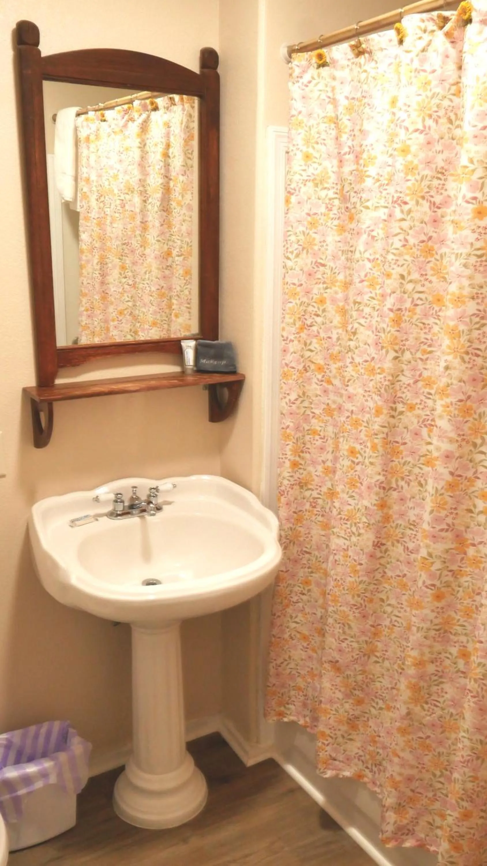 Bathroom in Tombstone Bordello Bed & Breakfast
