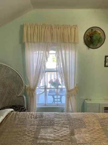Photo of the whole room, Bed in Tombstone Bordello Bed & Breakfast