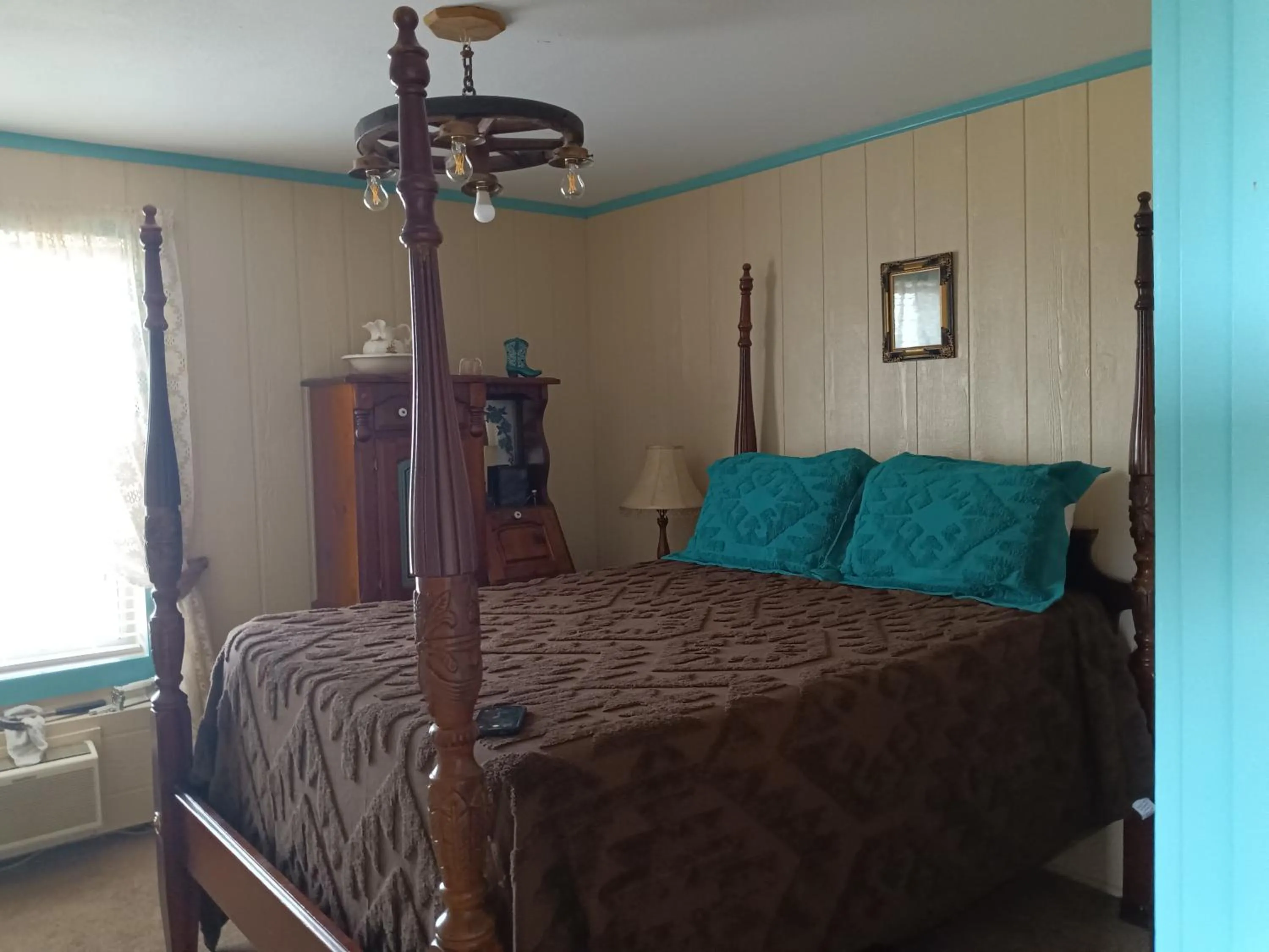 Photo of the whole room, Bed in Tombstone Bordello Bed & Breakfast