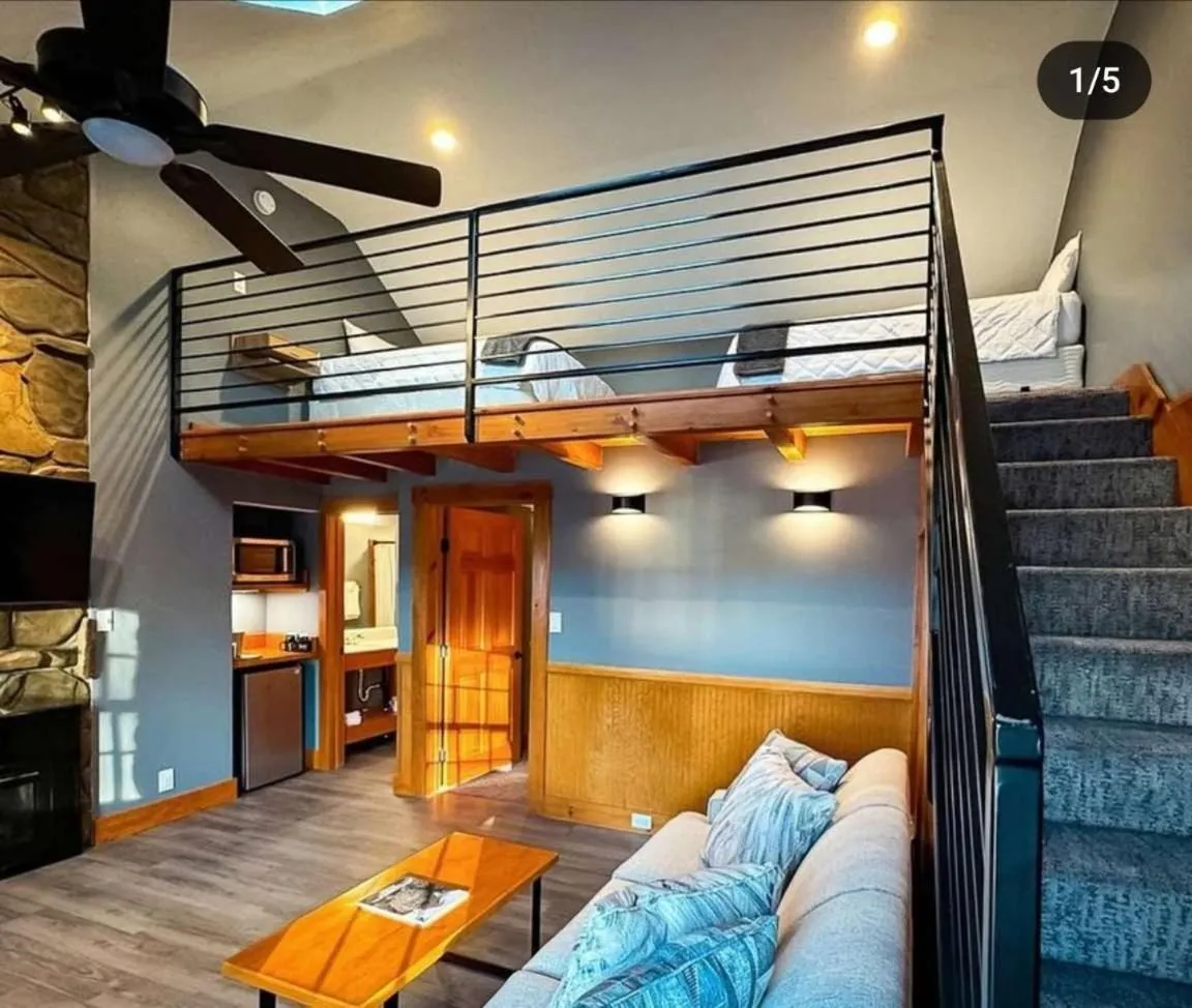 Bed in New England Inn & Lodge