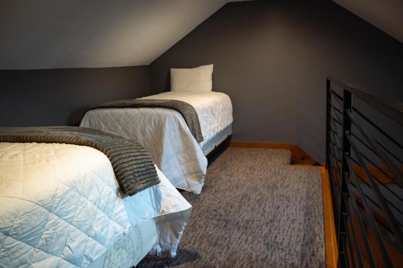 Bed in New England Inn & Lodge