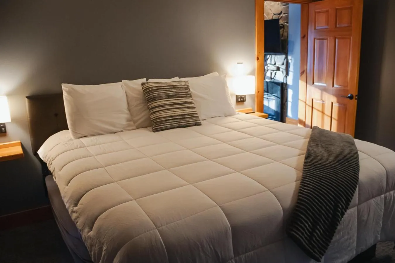 Bed in New England Inn & Lodge