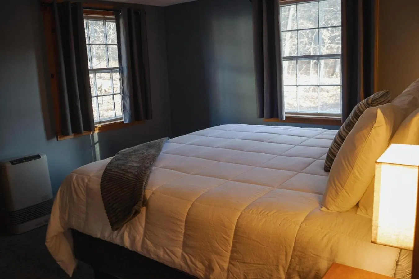 Bed in New England Inn & Lodge