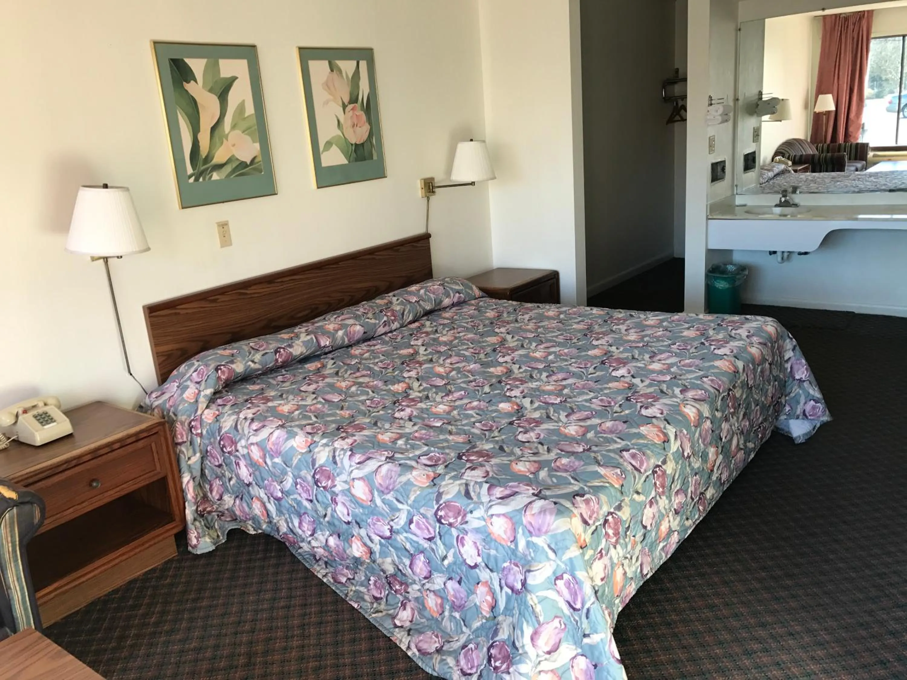 Bedroom in Flagship Inn