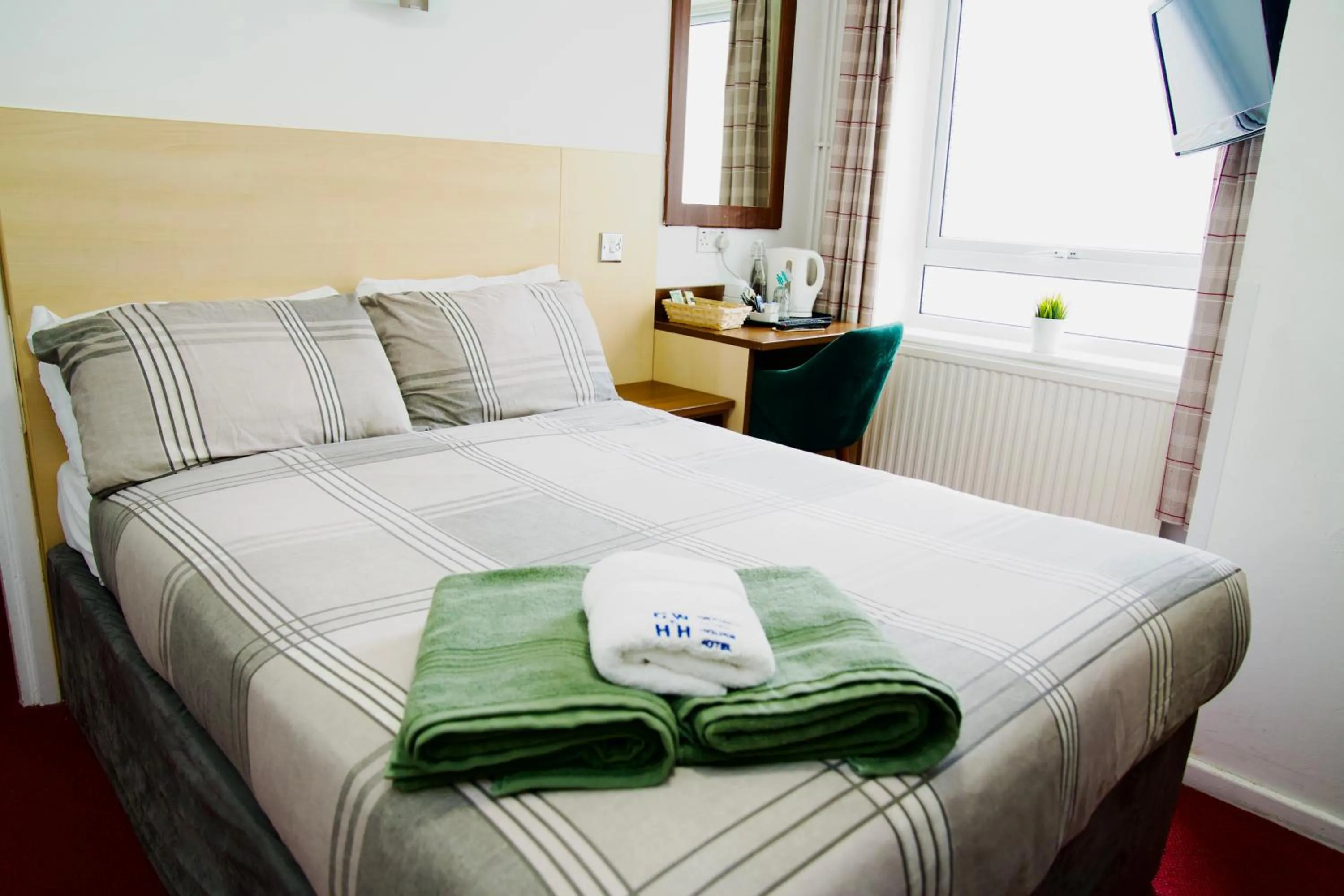 Bed in The Gatwick White House Hotel