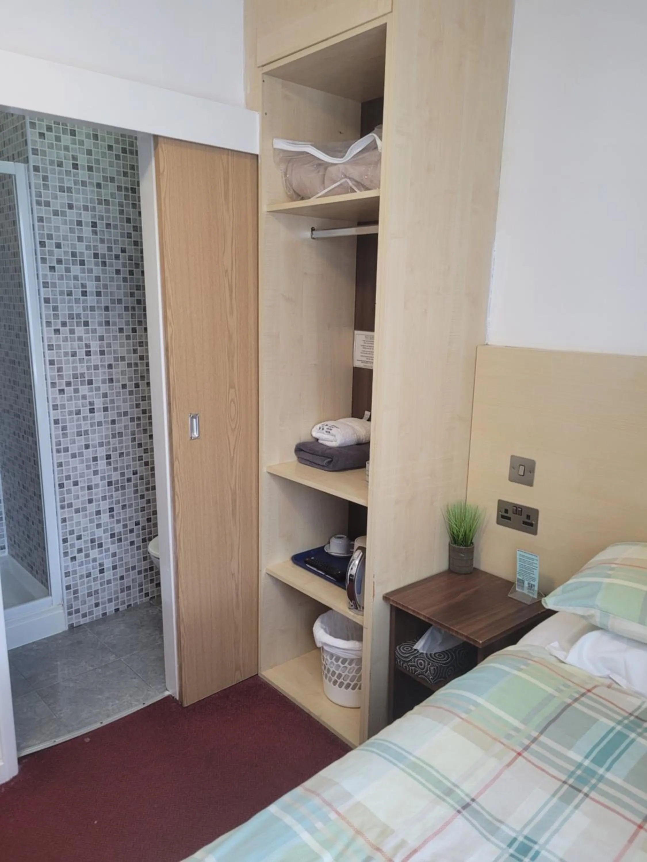 towels, Bed in The Gatwick White House Hotel