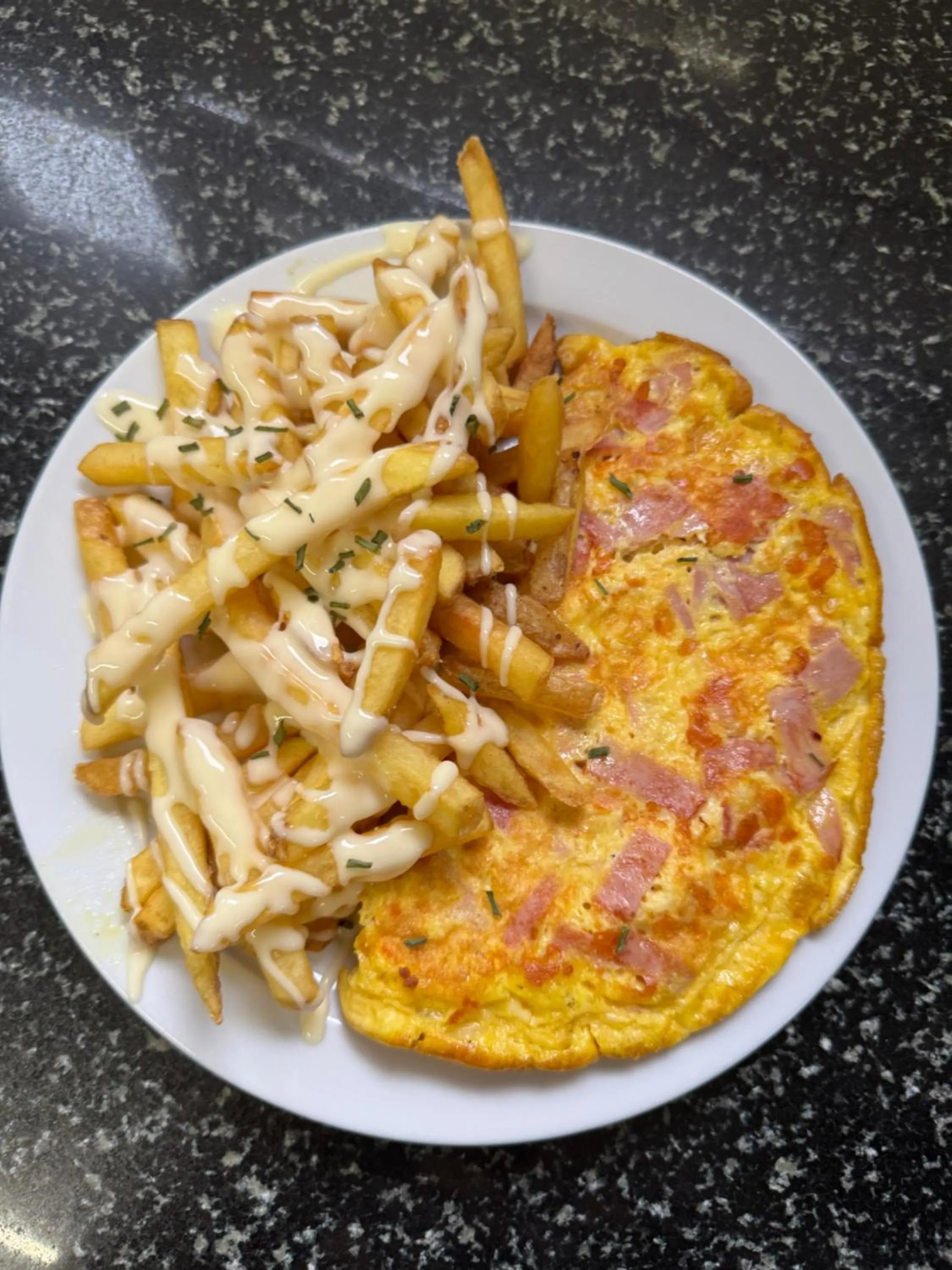 Restaurant/places to eat in The Gatwick White House Hotel