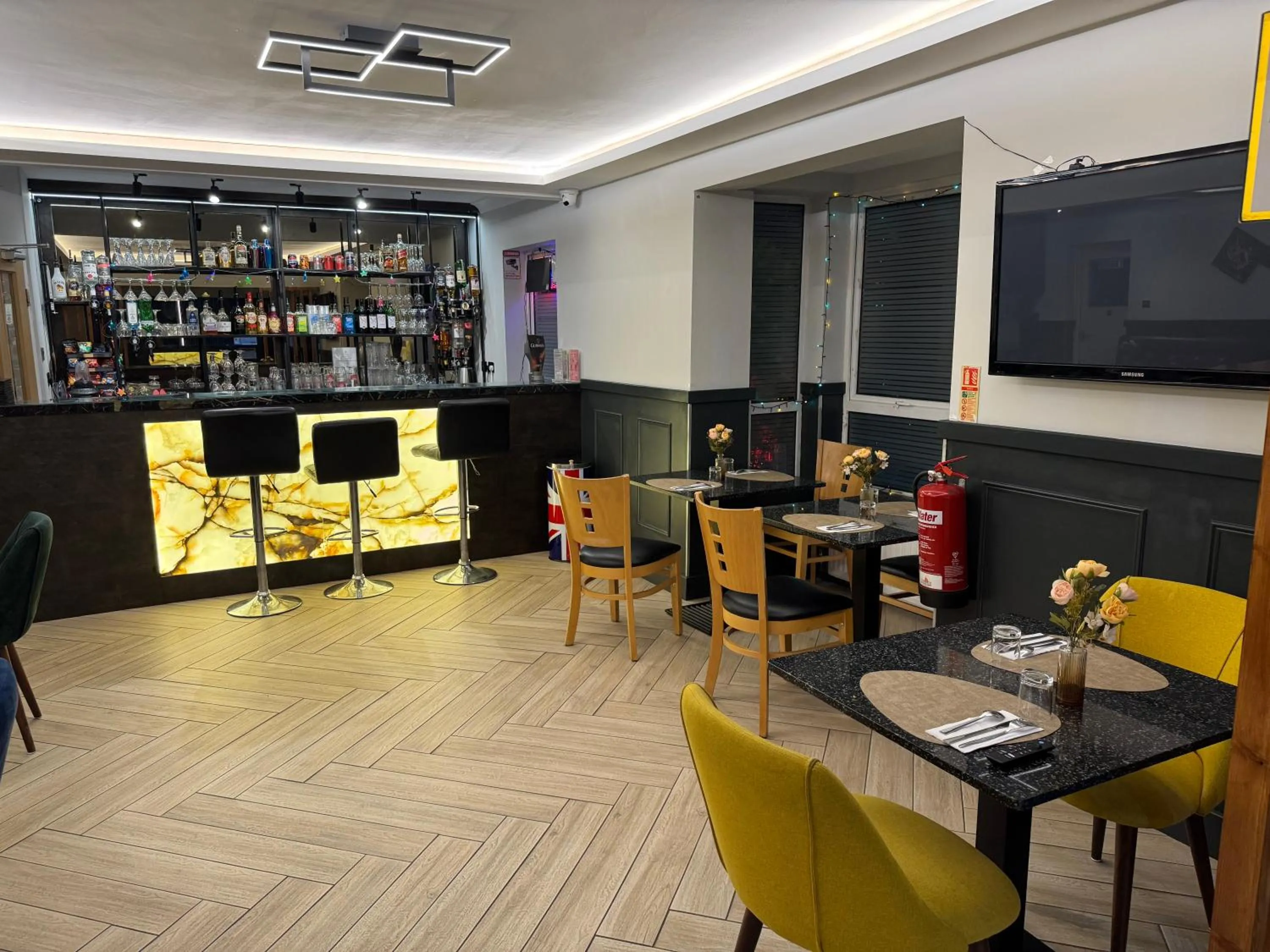 Restaurant/places to eat in The Gatwick White House Hotel