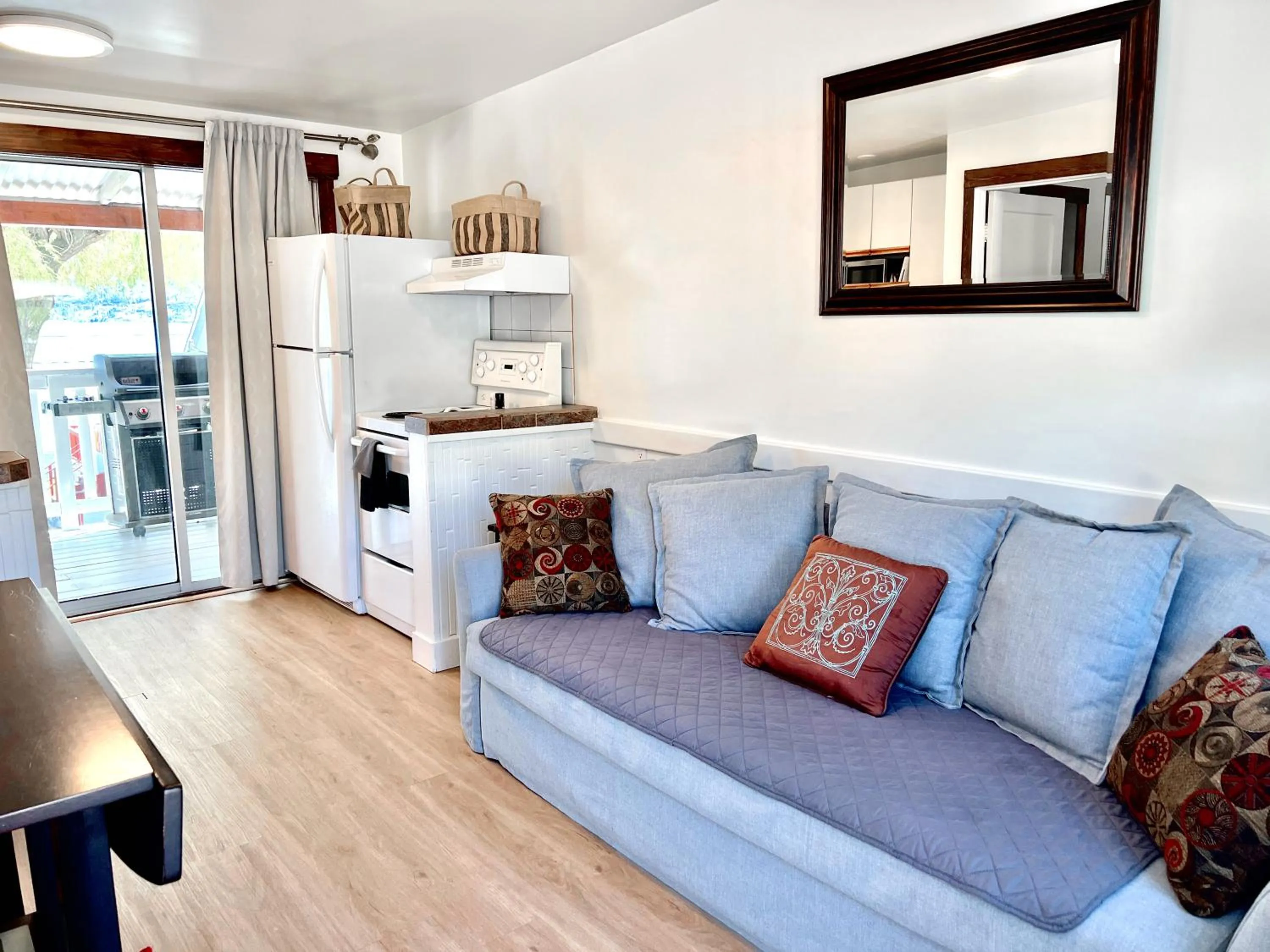 Living room in Peachland Beach Resort