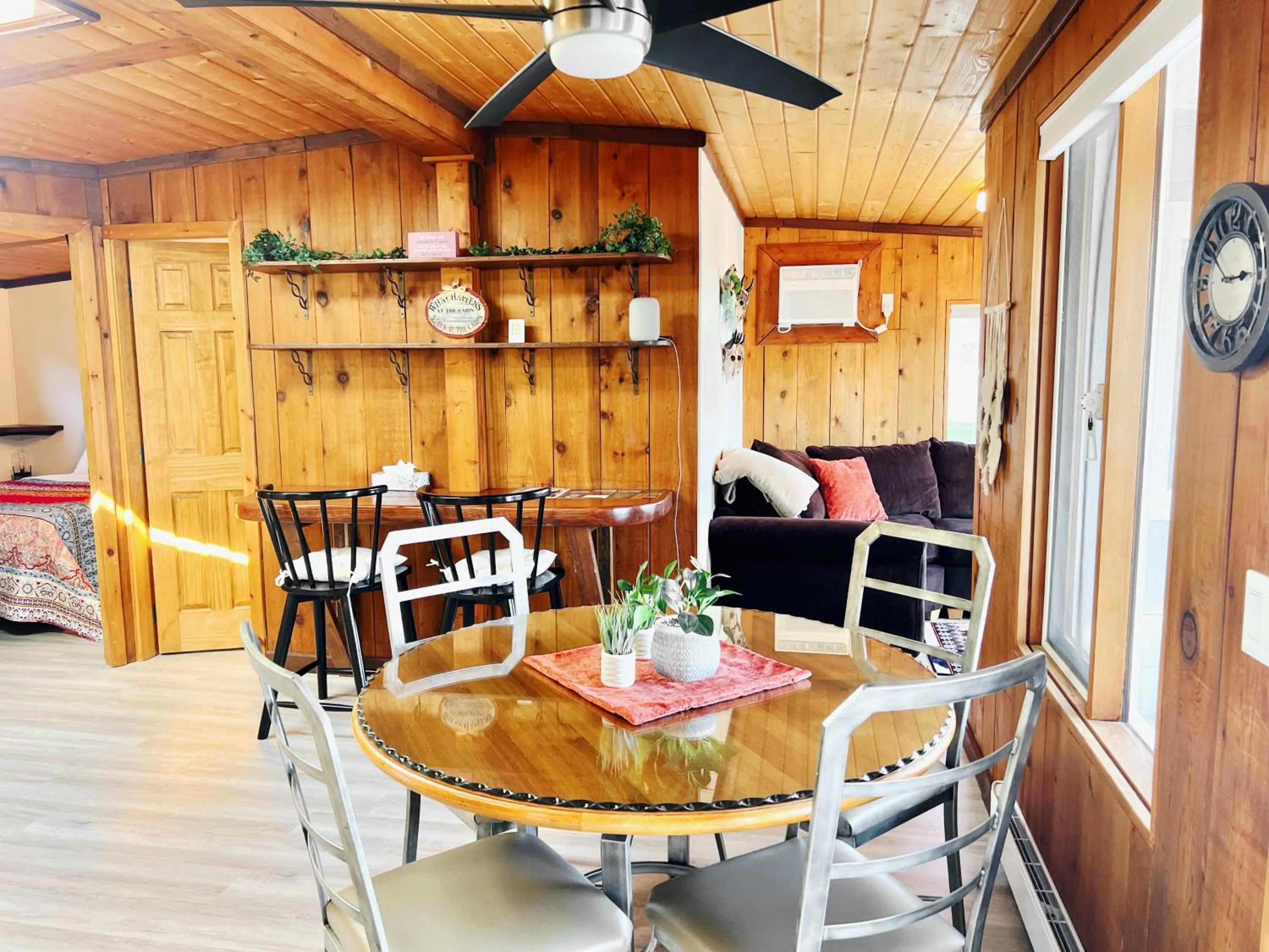 Living room in Peachland Beach Resort