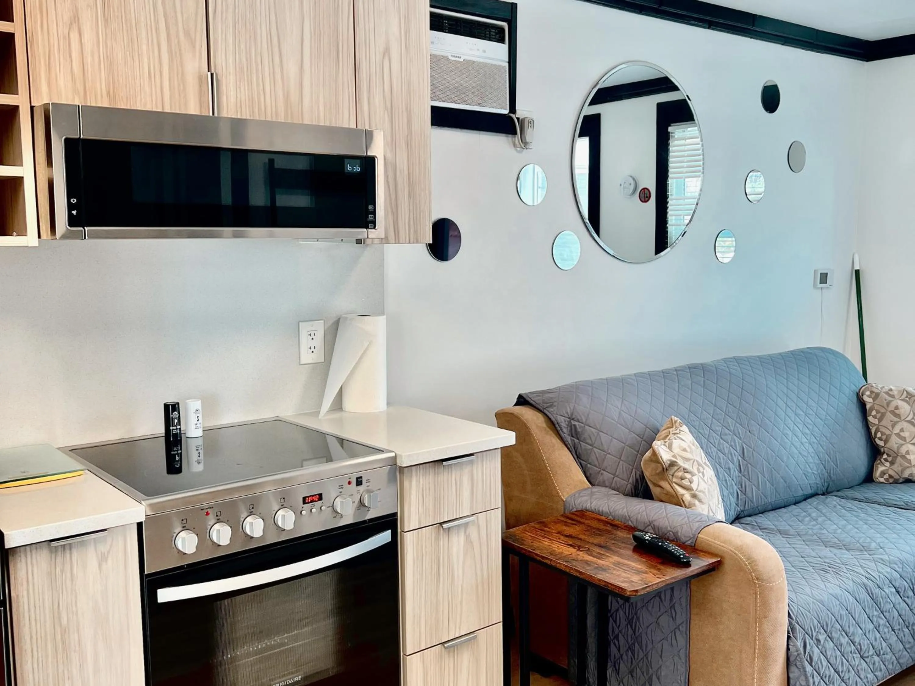 Living room in Peachland Beach Resort