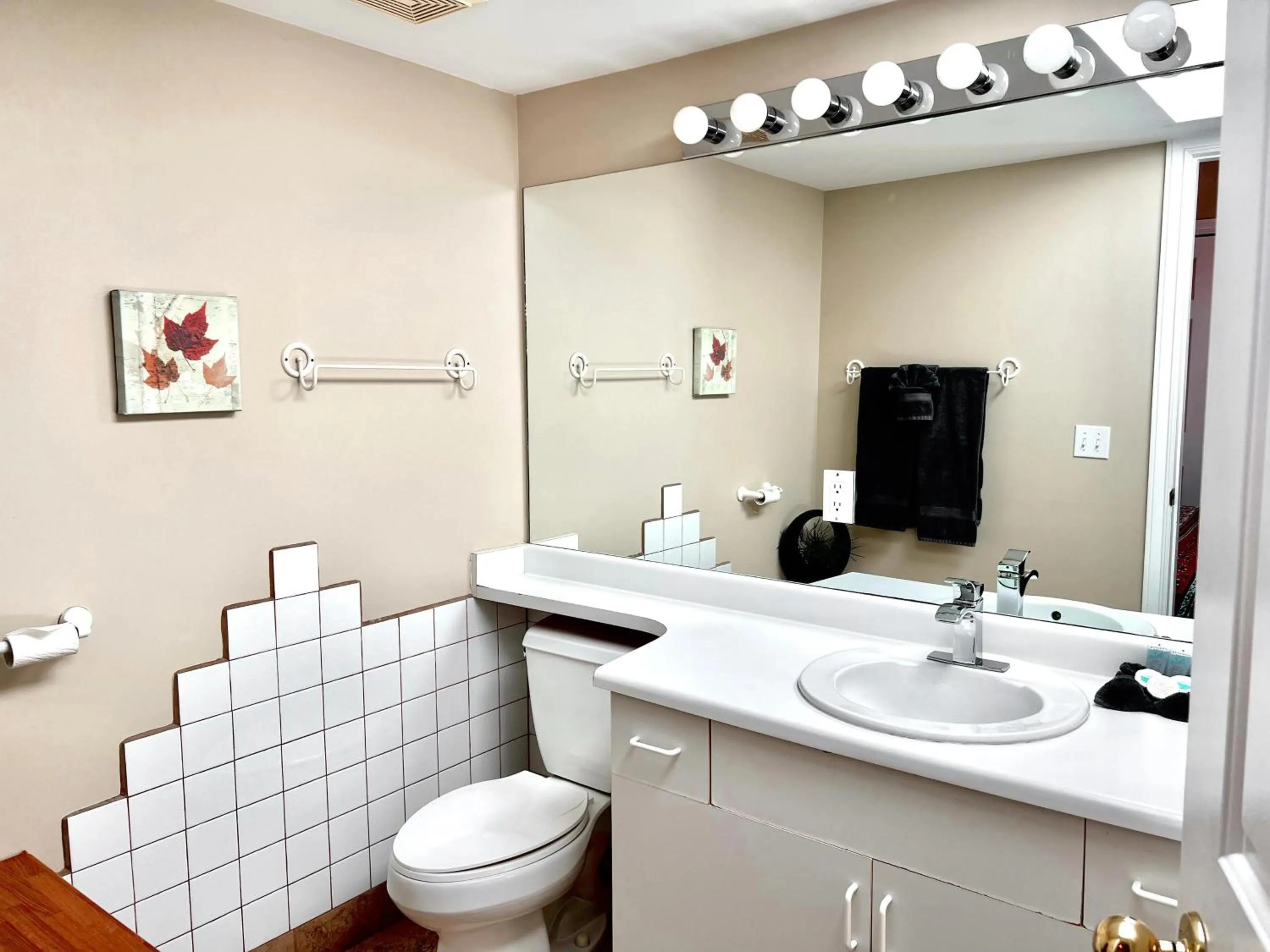Bathroom in Peachland Beach Resort