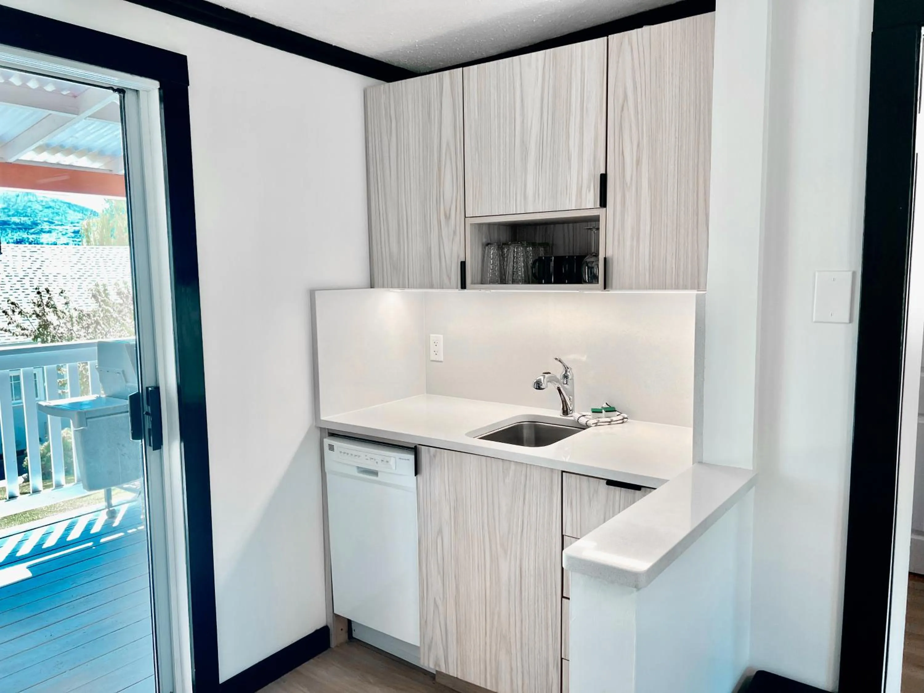 Kitchen or kitchenette in Peachland Beach Resort