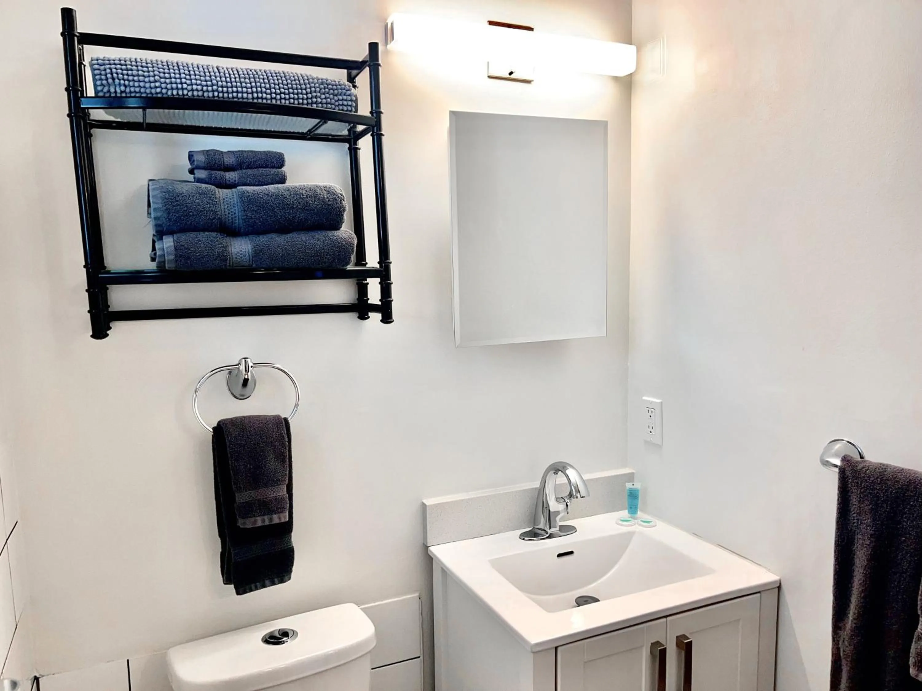 Bathroom in Peachland Beach Resort
