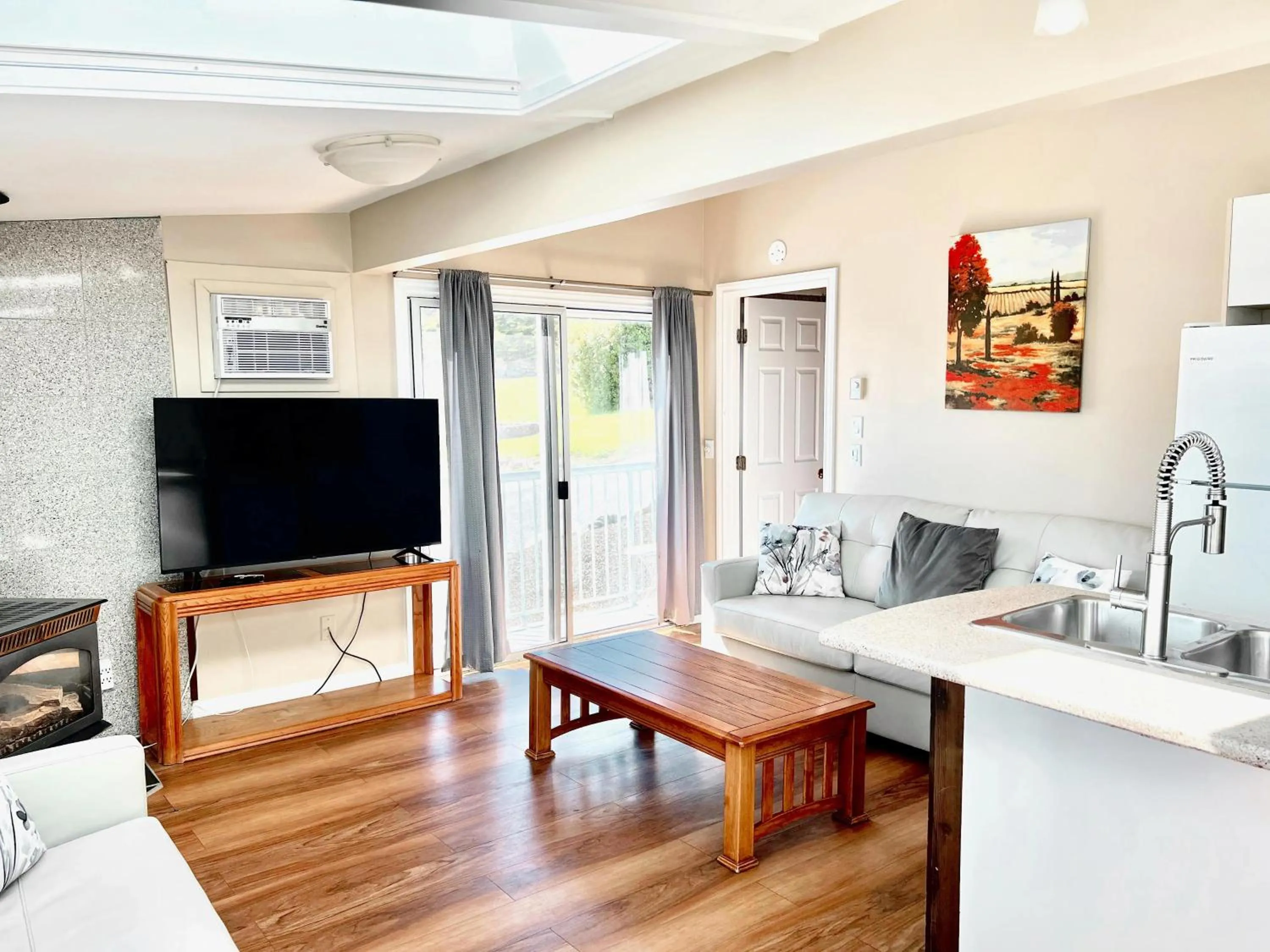 TV and multimedia in Peachland Beach Resort