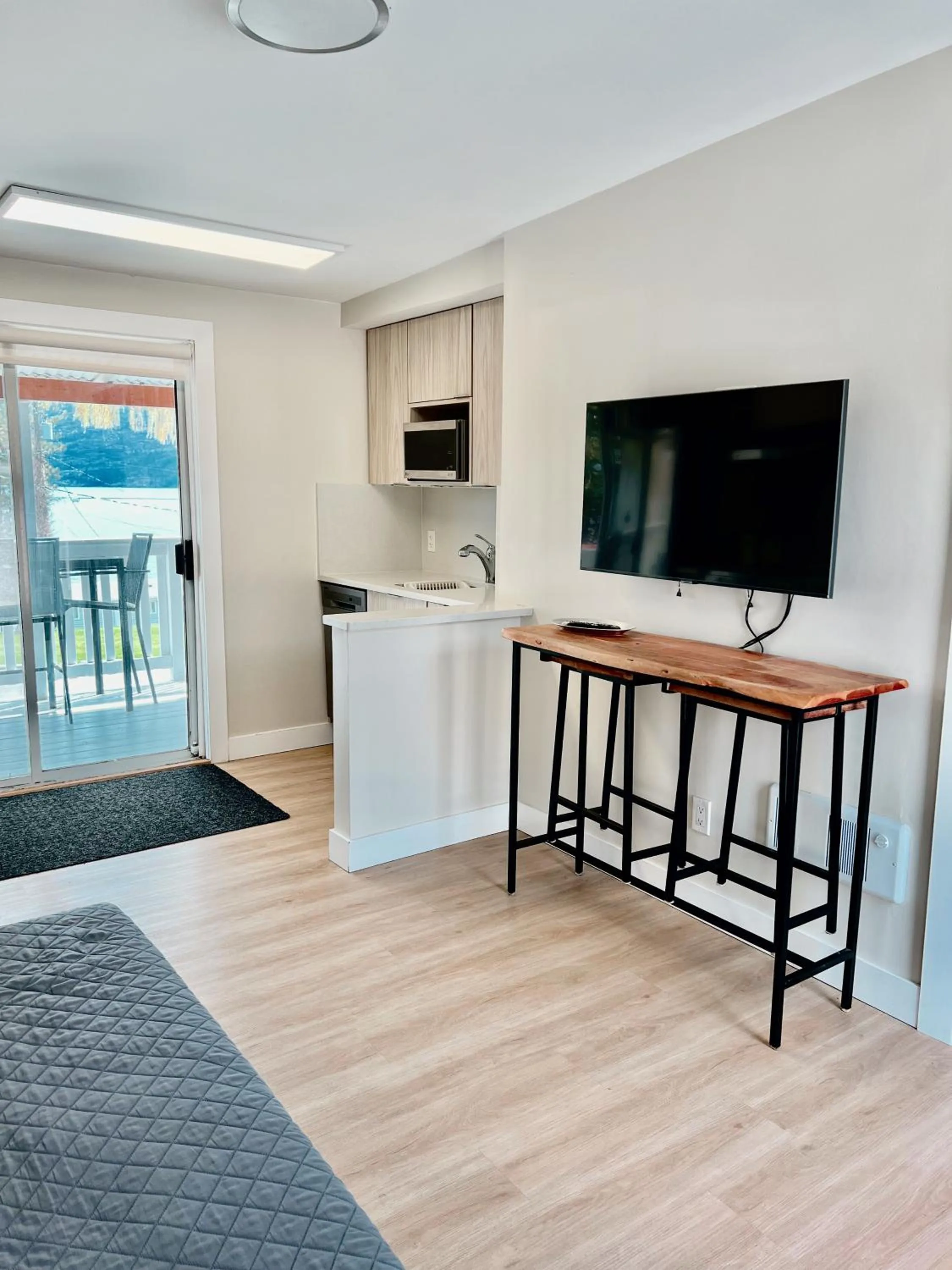 TV and multimedia in Peachland Beach Resort