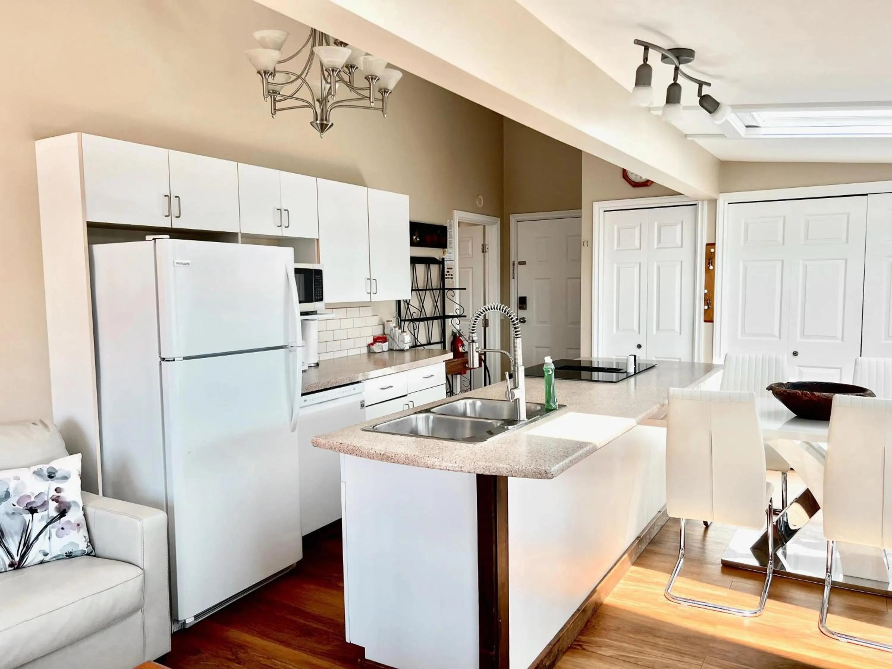 Living room in Peachland Beach Resort