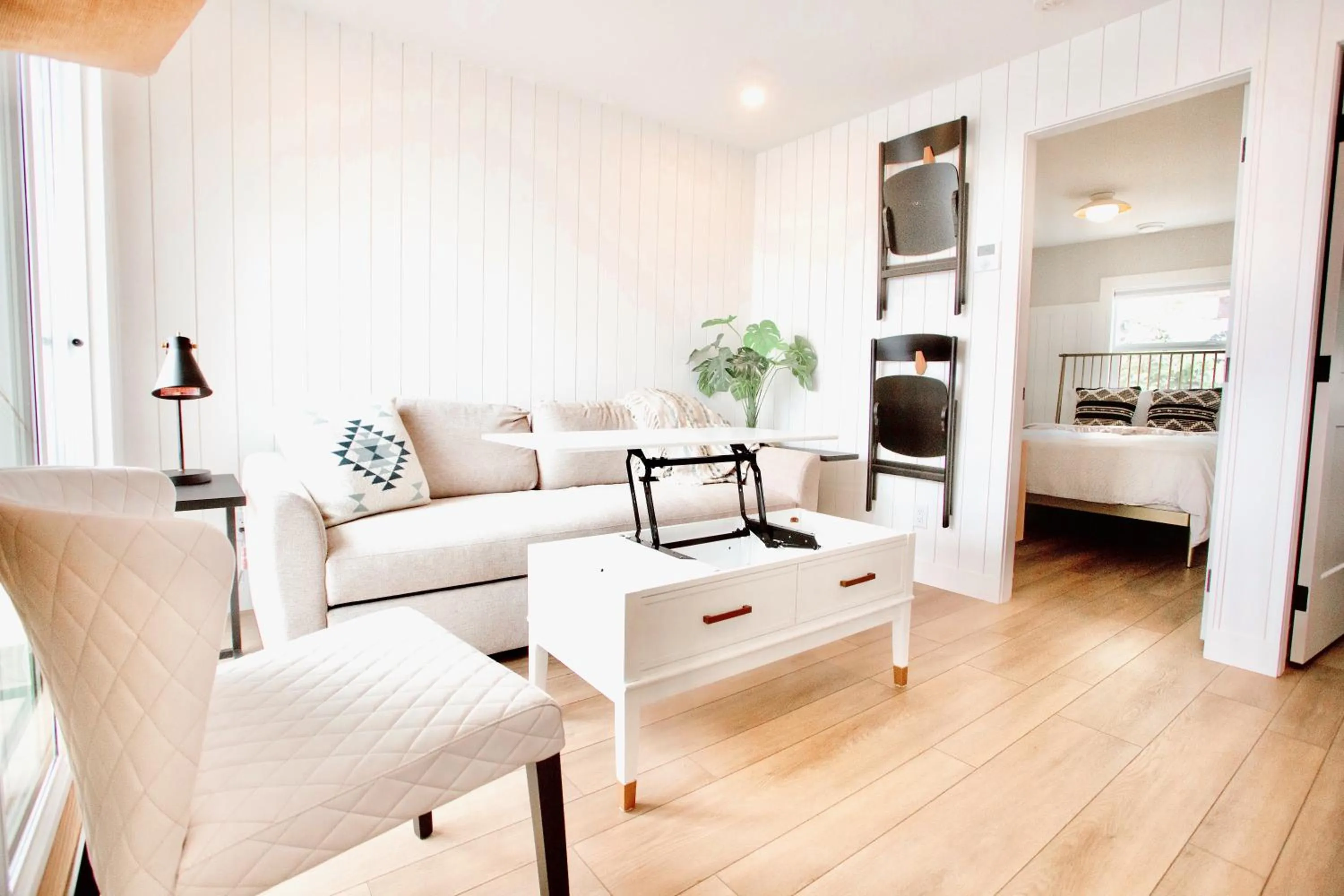 Living room in Peachland Beach Resort