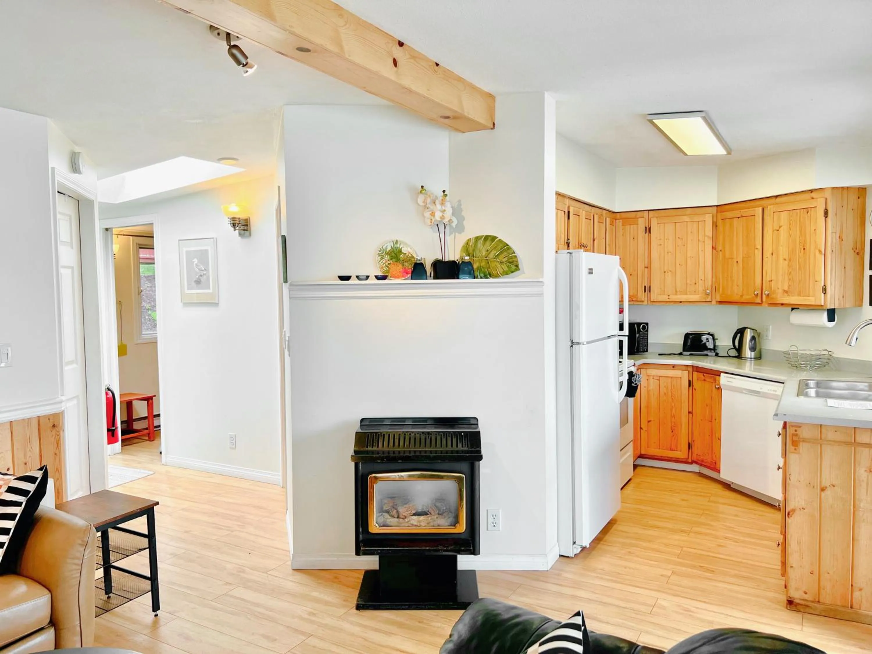 Kitchen or kitchenette in Peachland Beach Resort