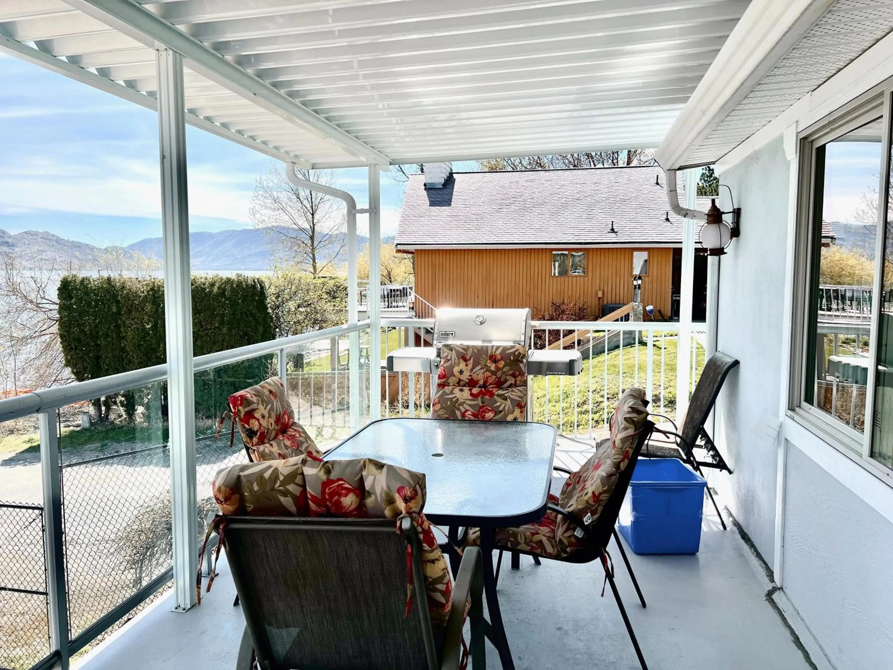 BBQ facilities in Peachland Beach Resort