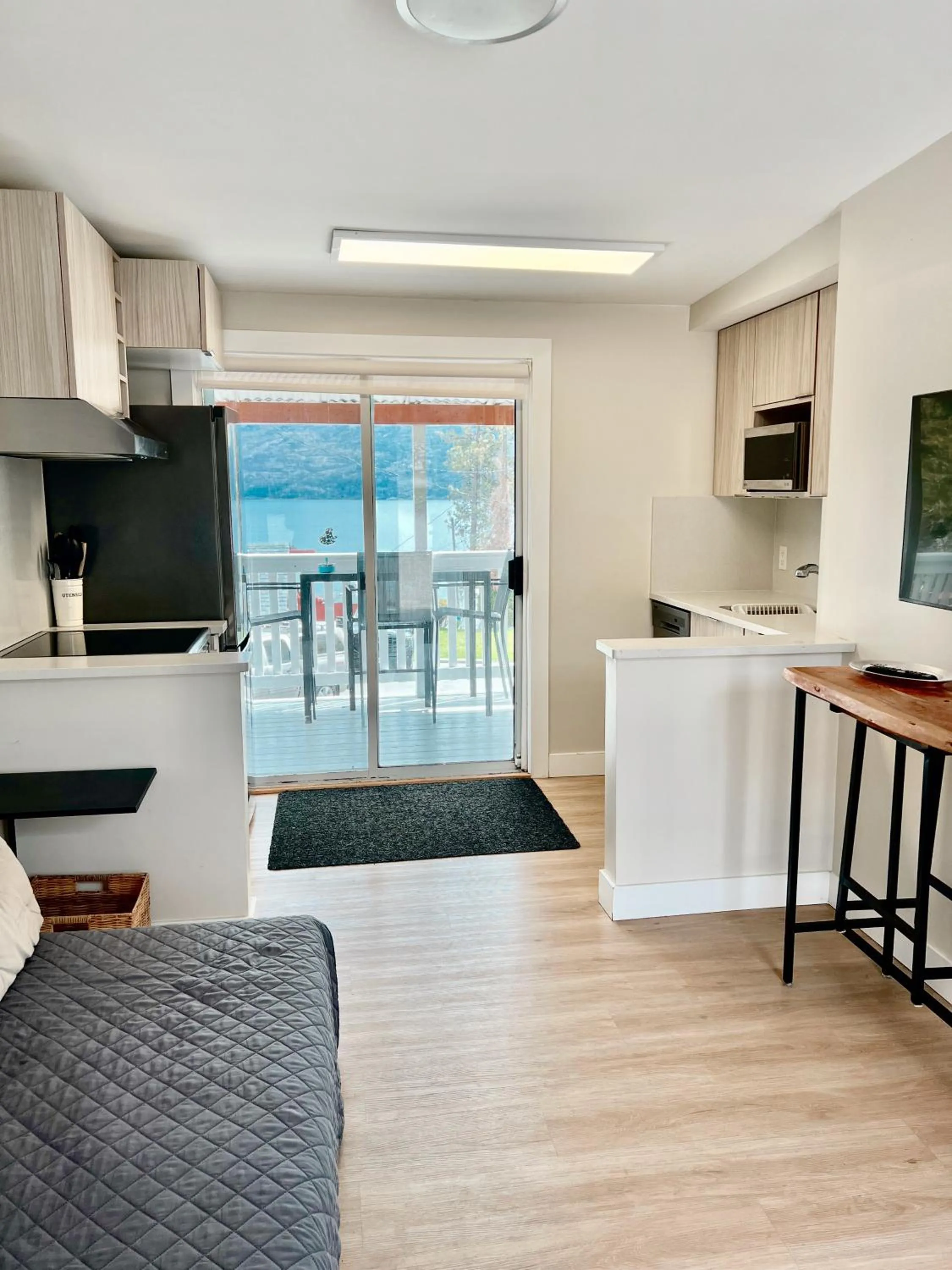 Living room in Peachland Beach Resort