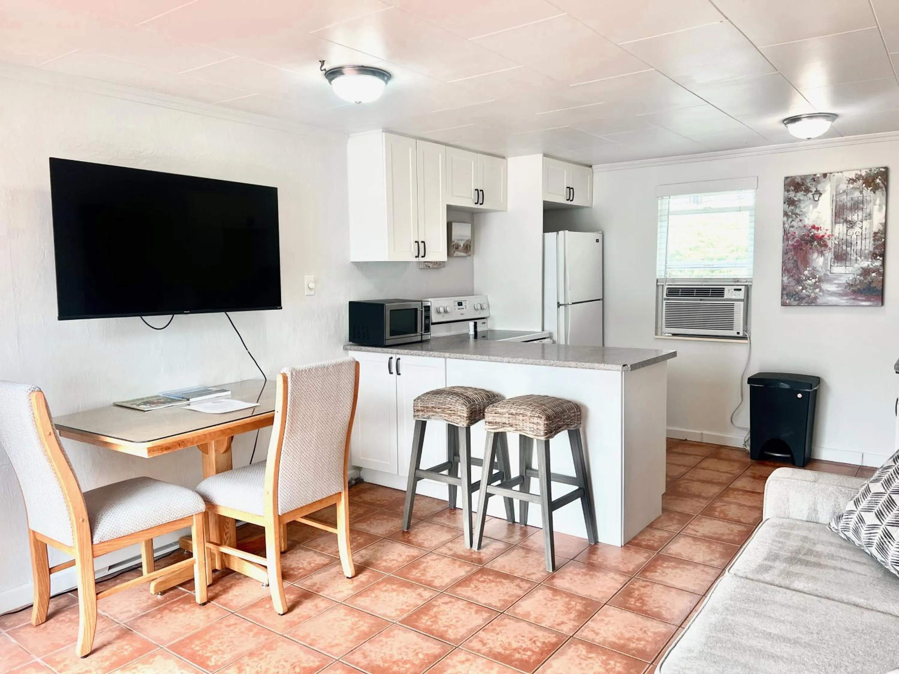 Living room in Peachland Beach Resort