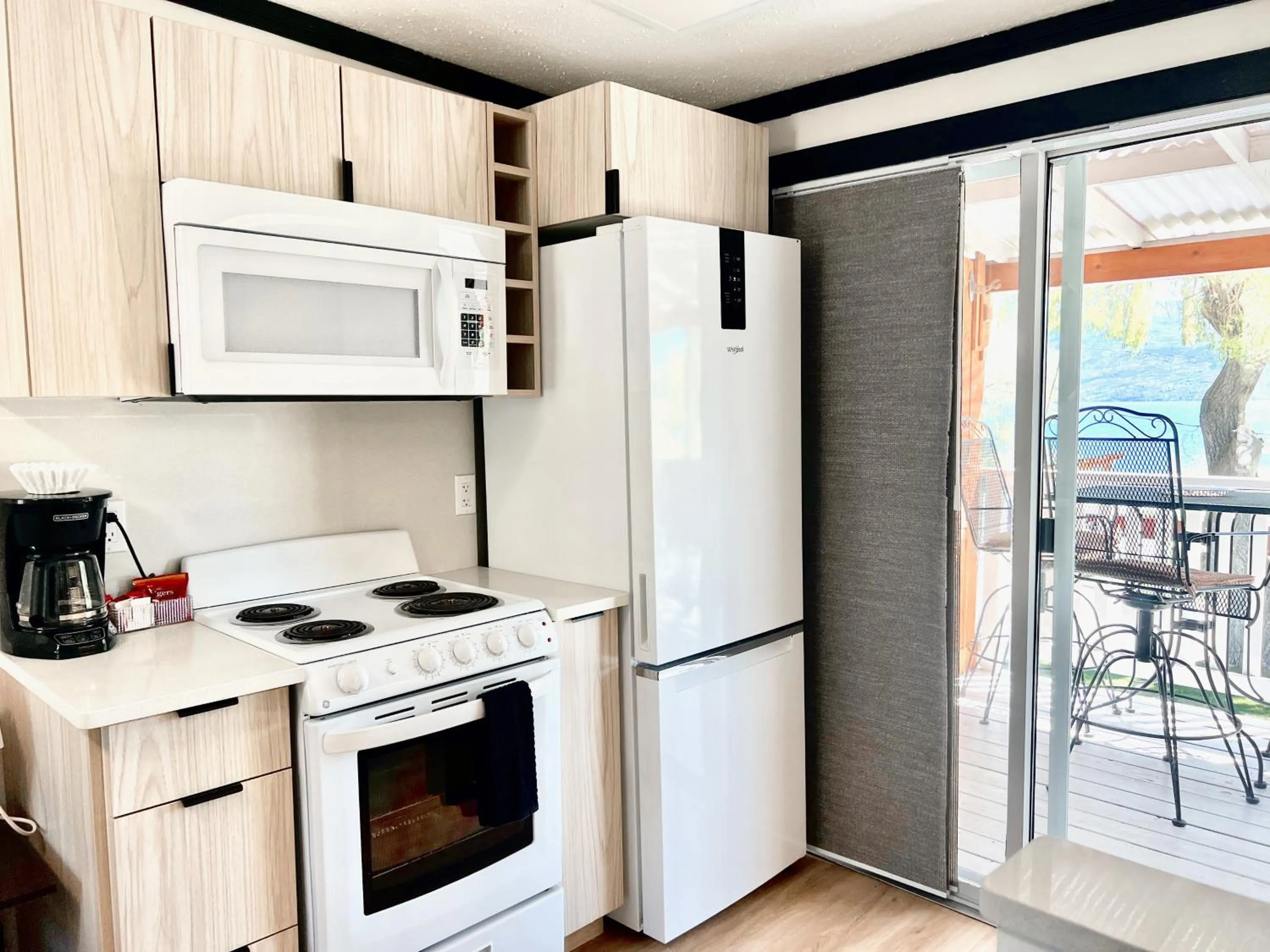 Kitchen or kitchenette in Peachland Beach Resort