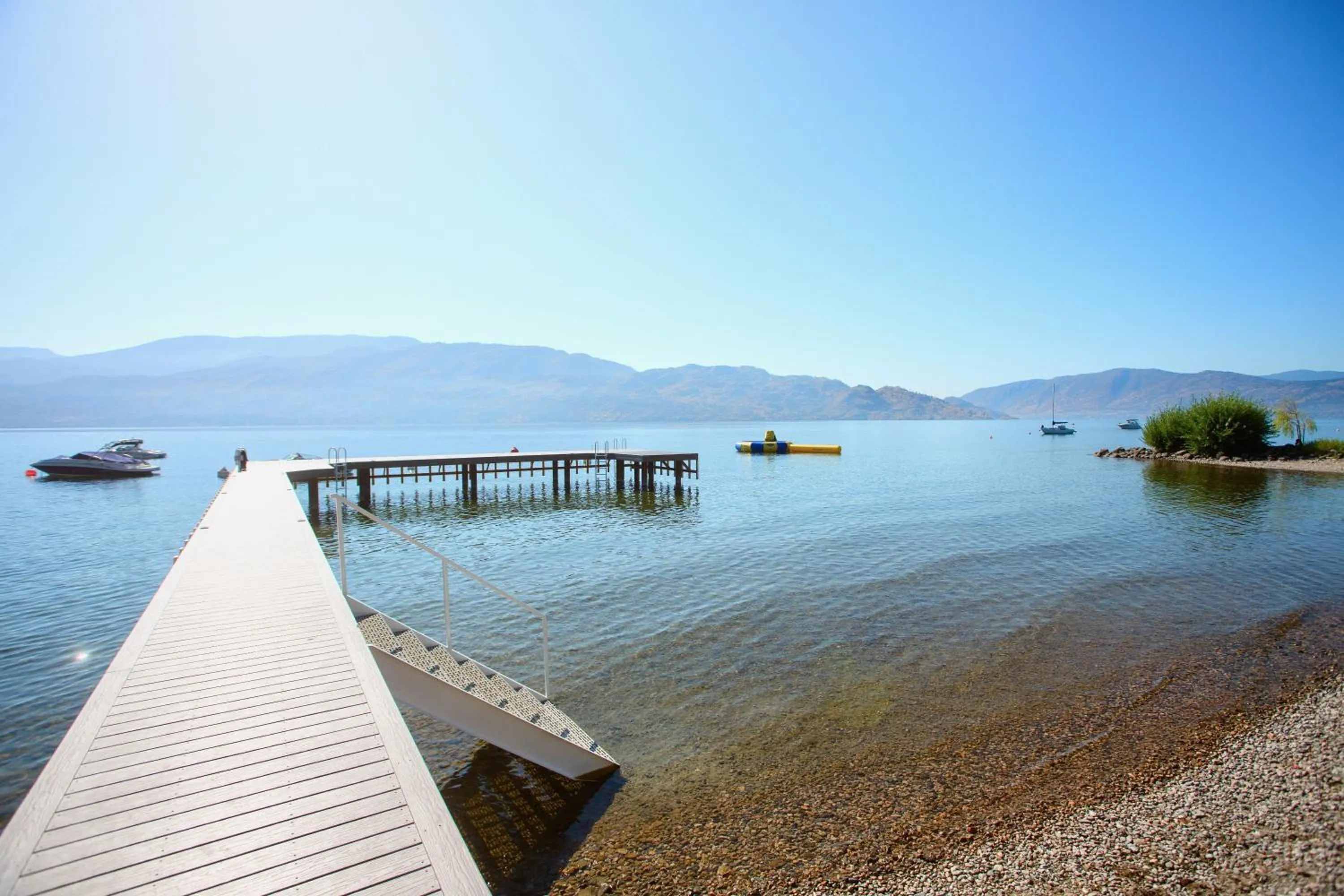 Natural landscape in Peachland Beach Resort