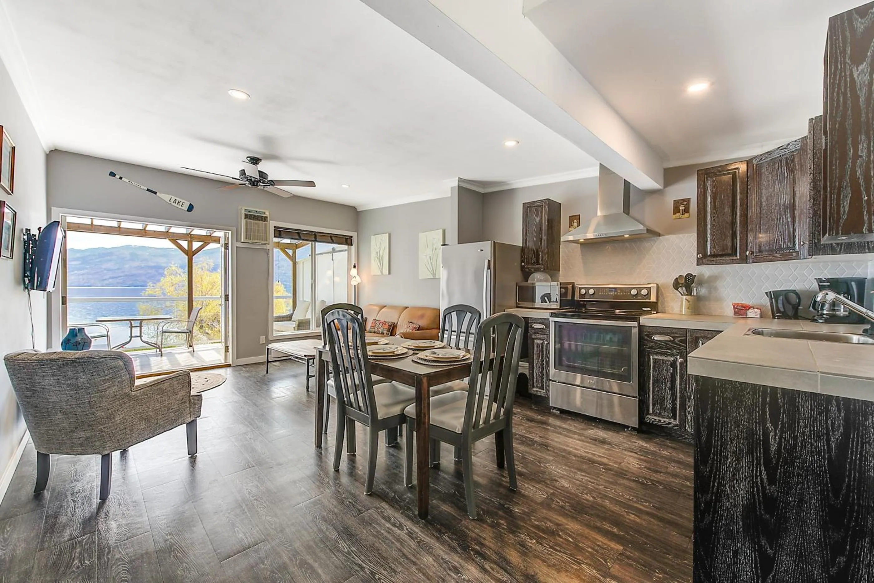 Living room in Peachland Beach Resort