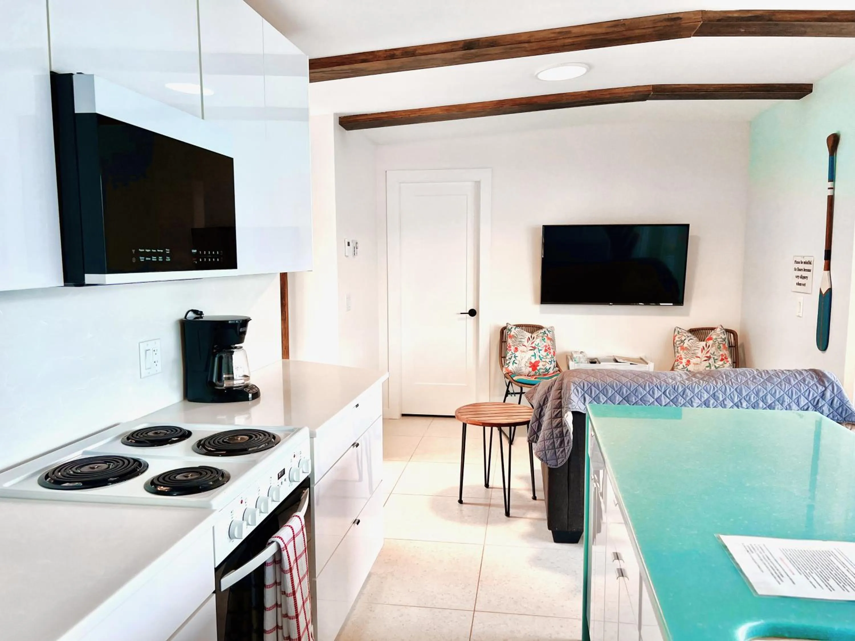 microwave in Peachland Beach Resort