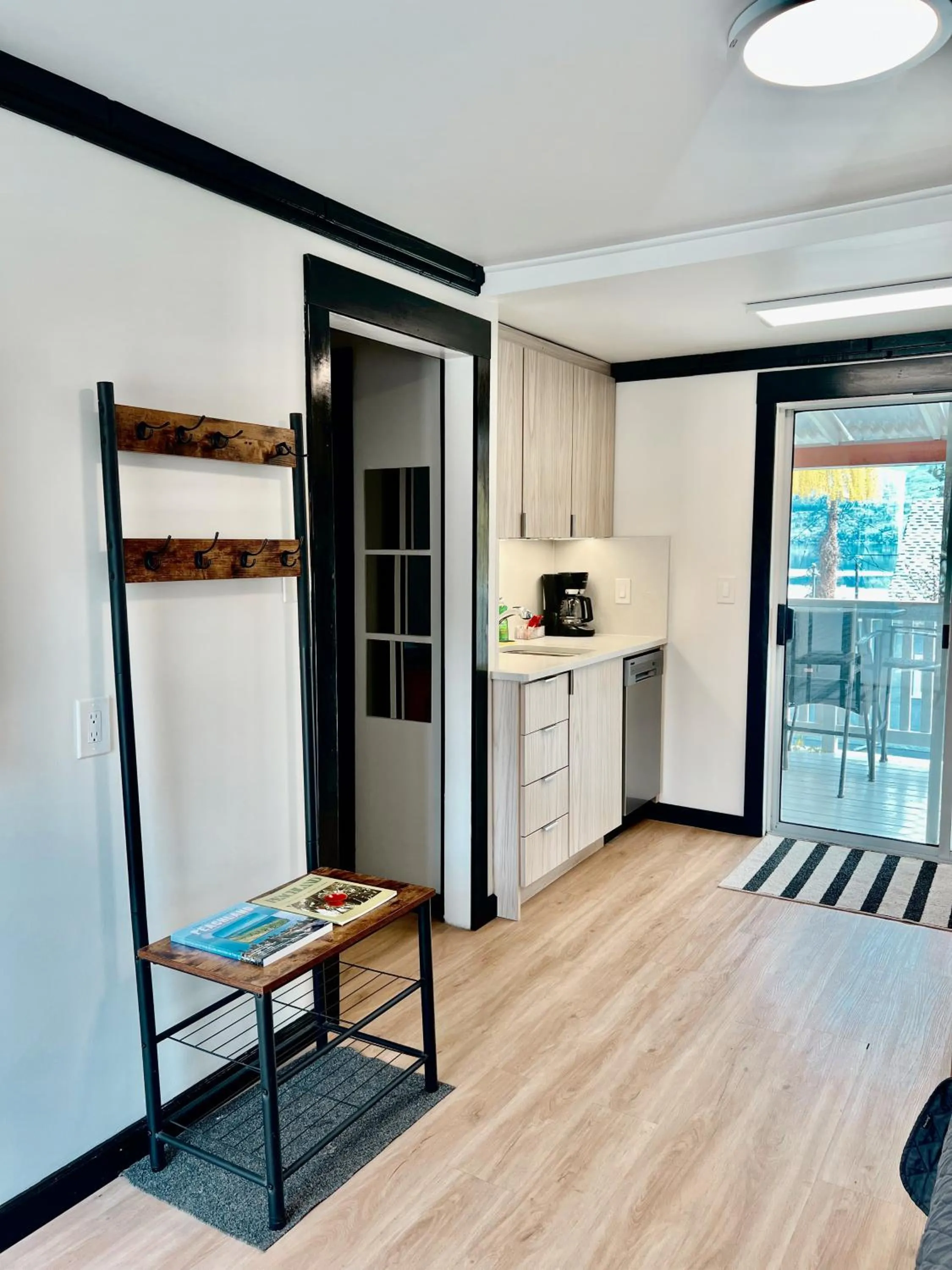 Living room in Peachland Beach Resort