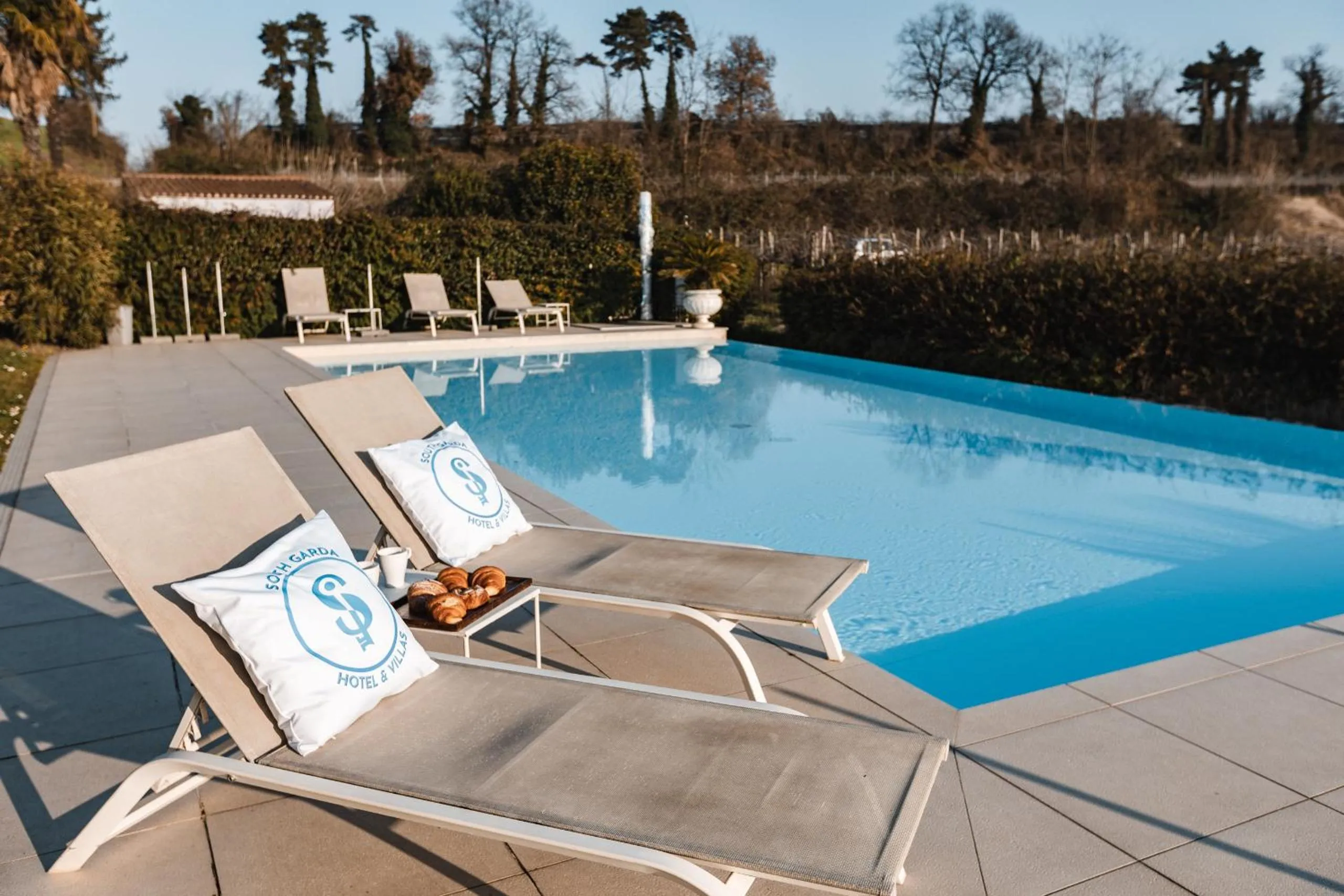 Swimming pool in Residenza Pastrengo