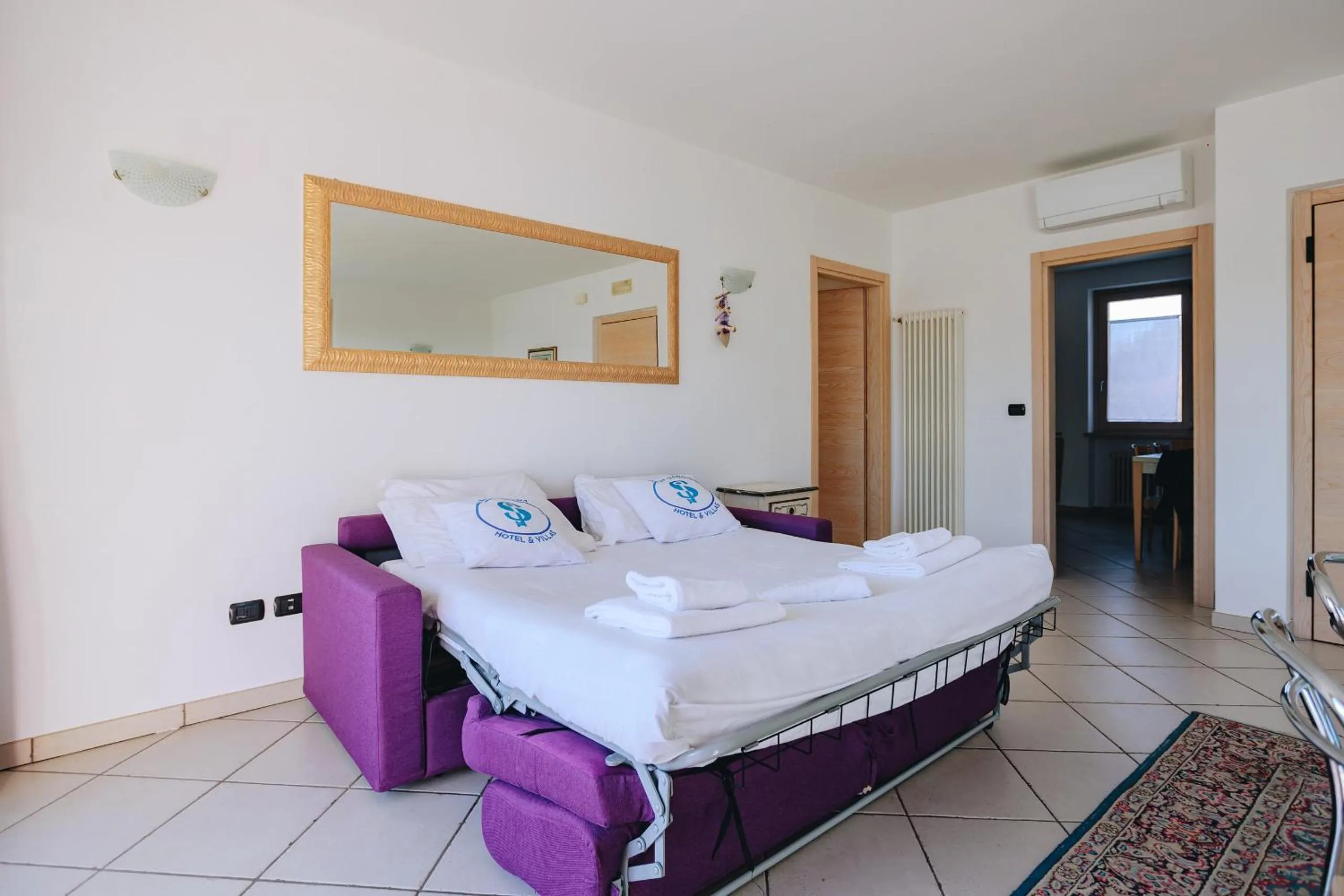 Communal lounge/ TV room in Residenza Pastrengo