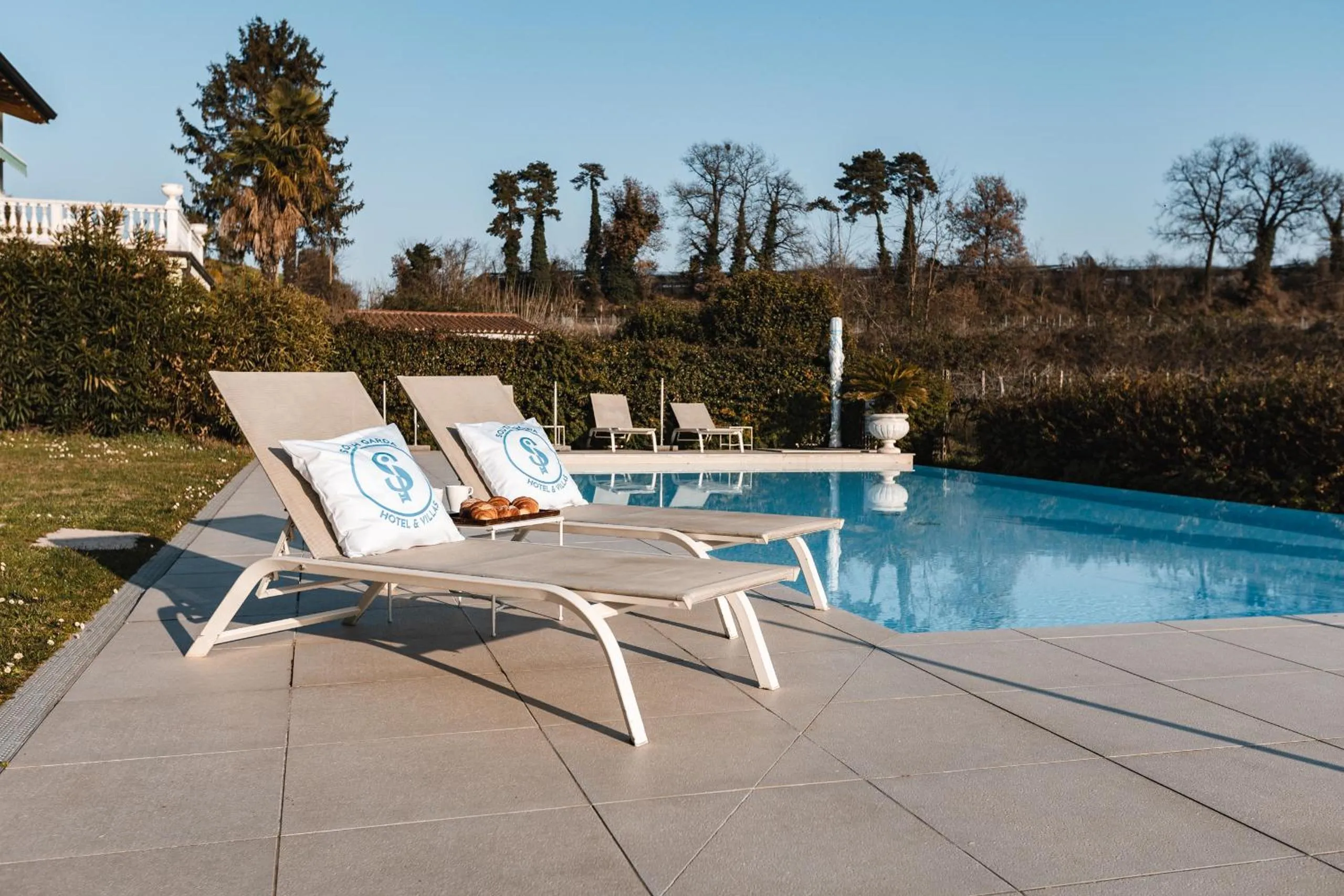 Swimming pool in Residenza Pastrengo