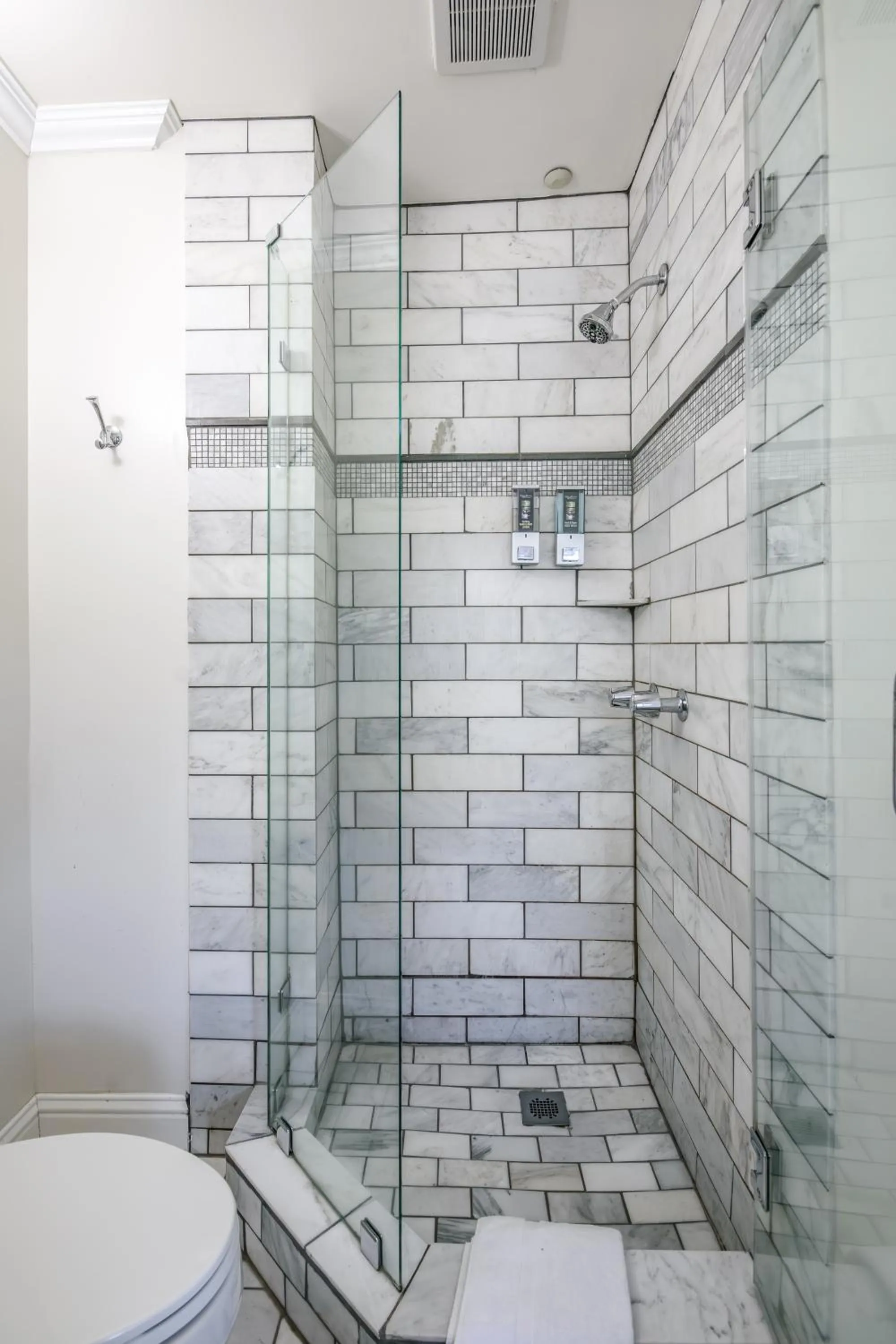 Bathroom in Cedar Gables Inn