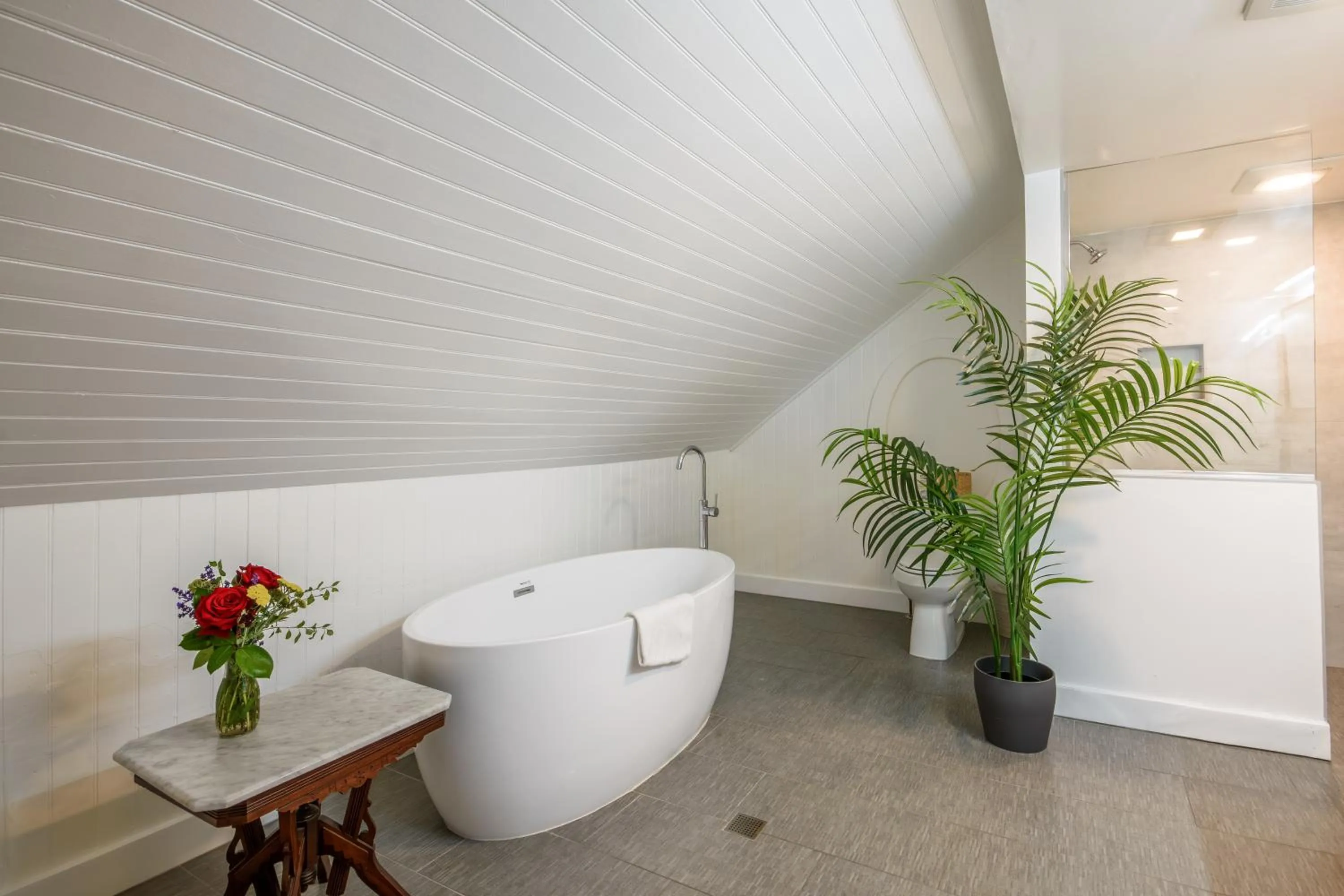 Bathroom in Cedar Gables Inn