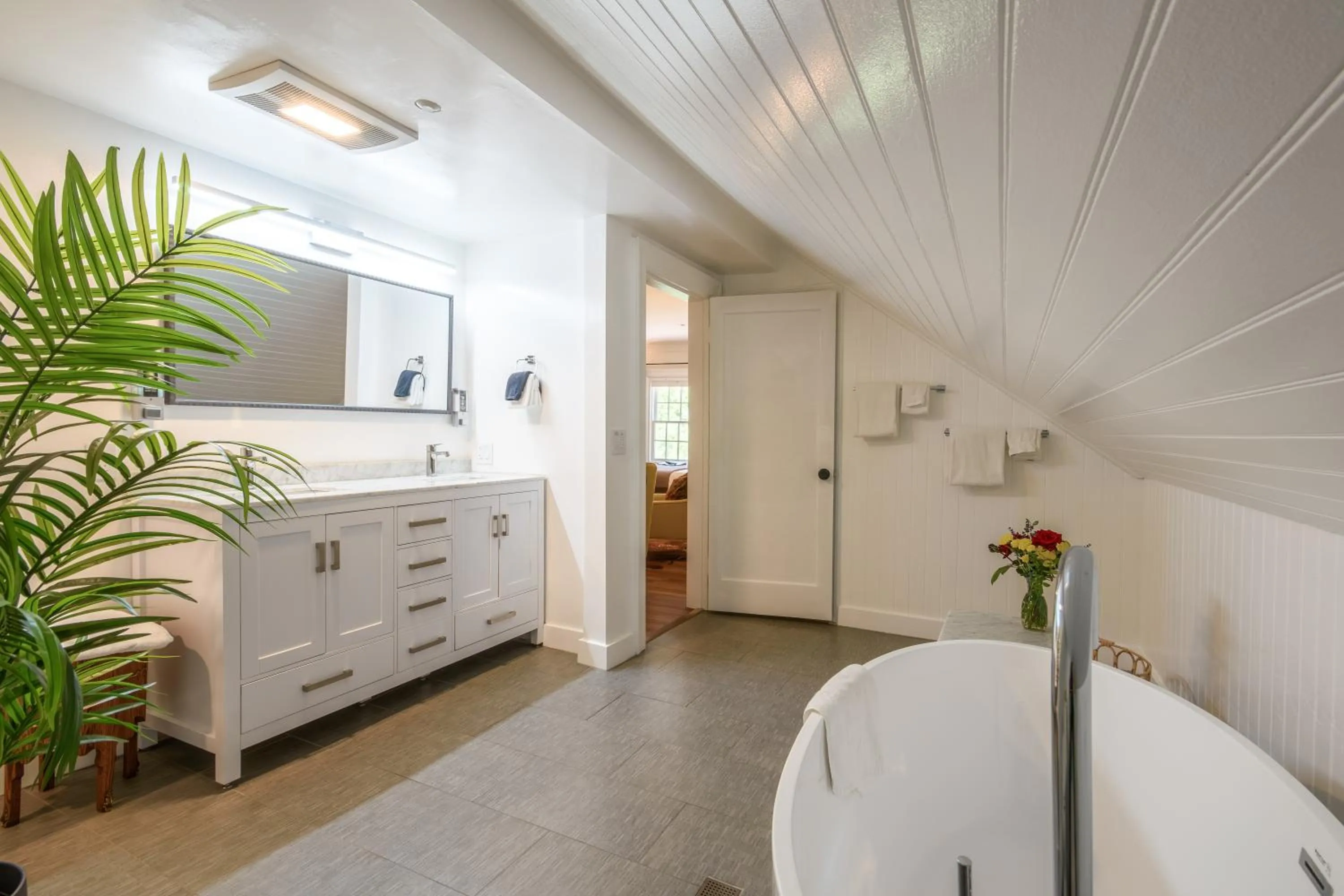 Bathroom in Cedar Gables Inn