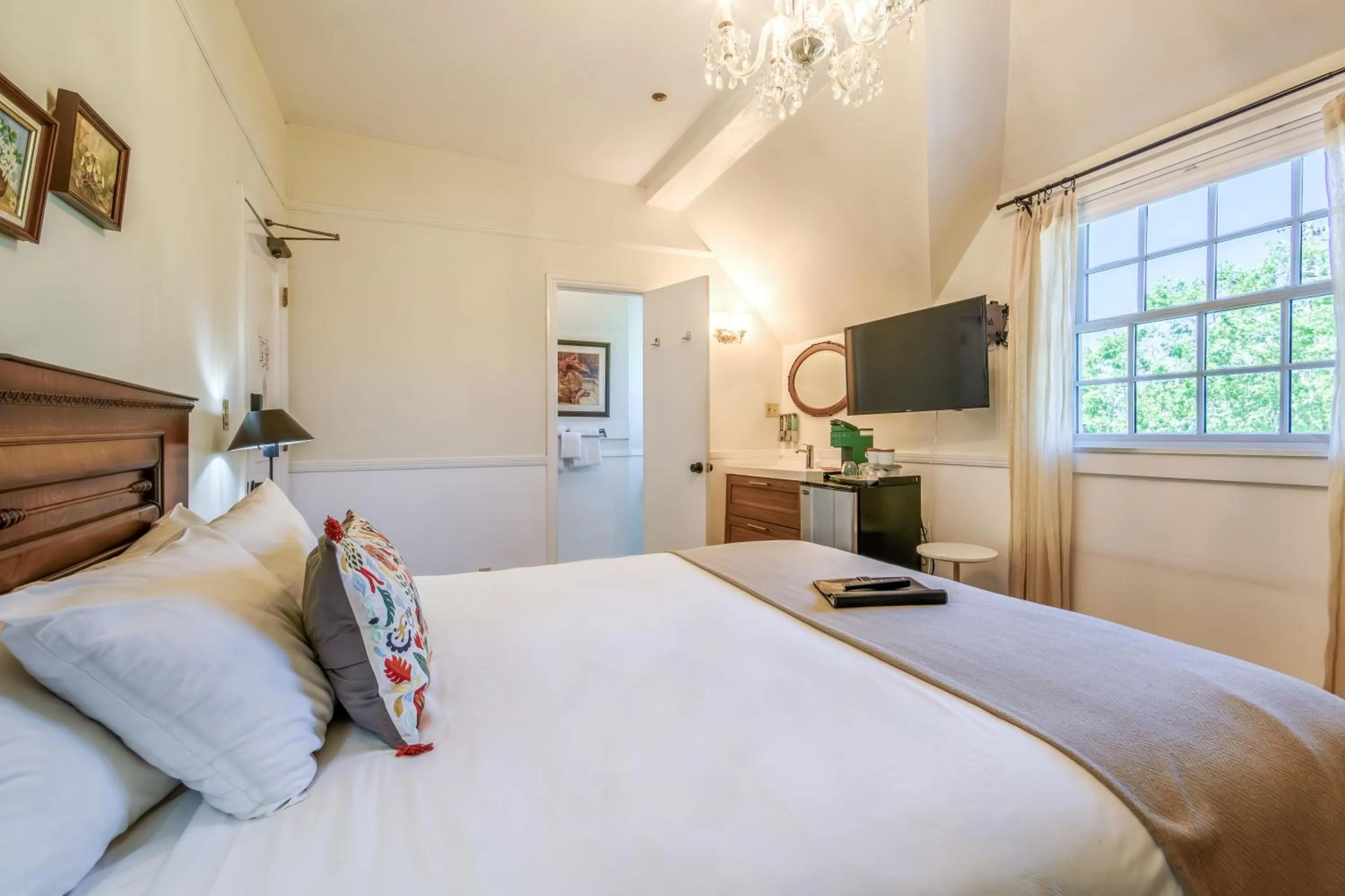 Bedroom, Bed in Cedar Gables Inn