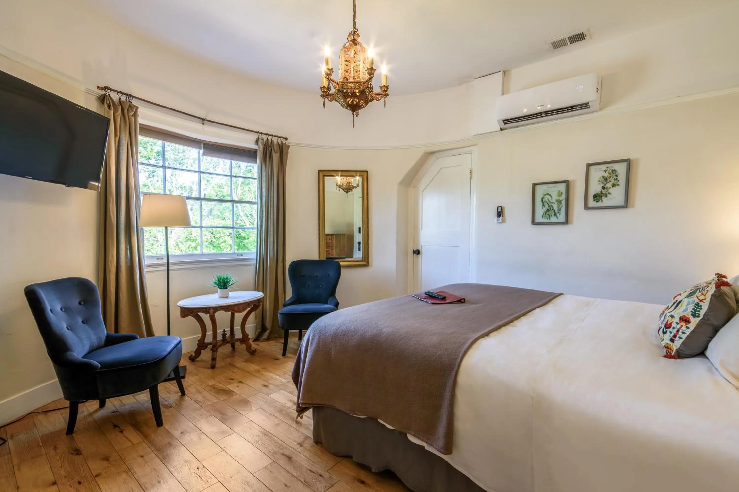 Bedroom, Bed in Cedar Gables Inn